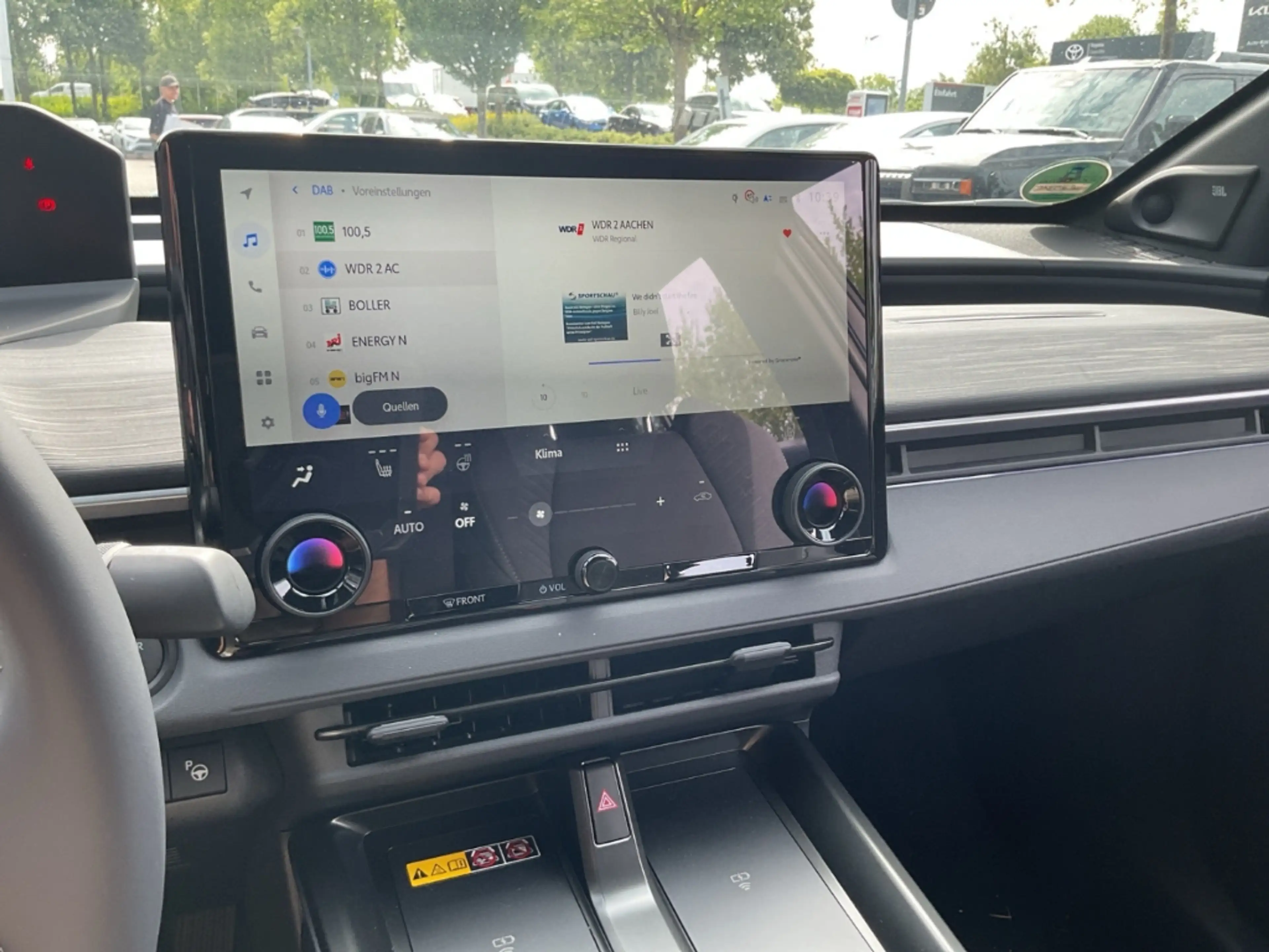 Toyota C-HR+ 252 kW AWD Lounge Panorama Navi Soundsystem JBL 36 — photo 15