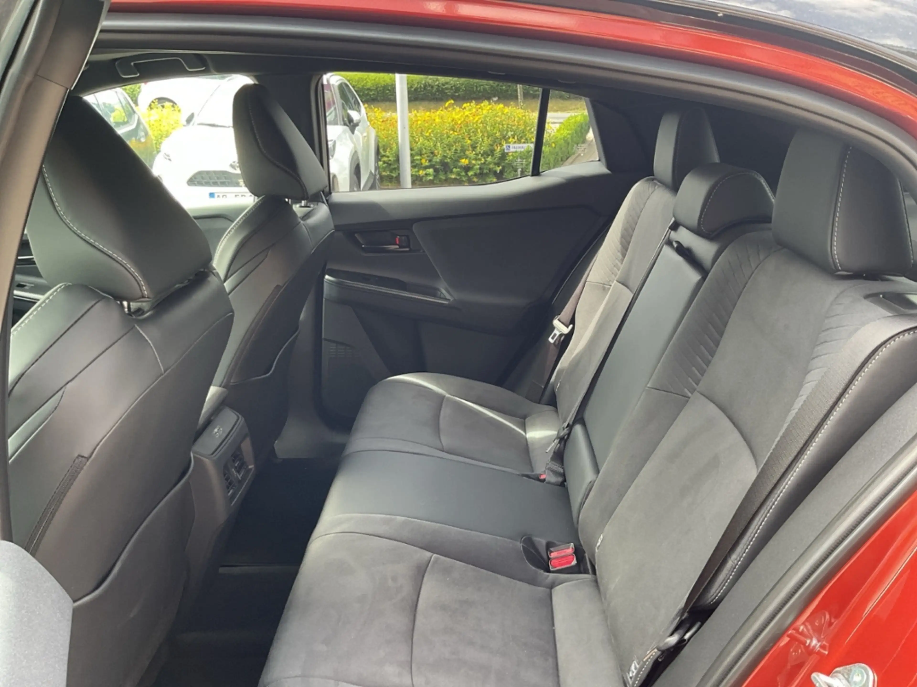 Toyota C-HR+ 252 kW AWD Lounge Panorama Navi Soundsystem JBL 36 — photo 11