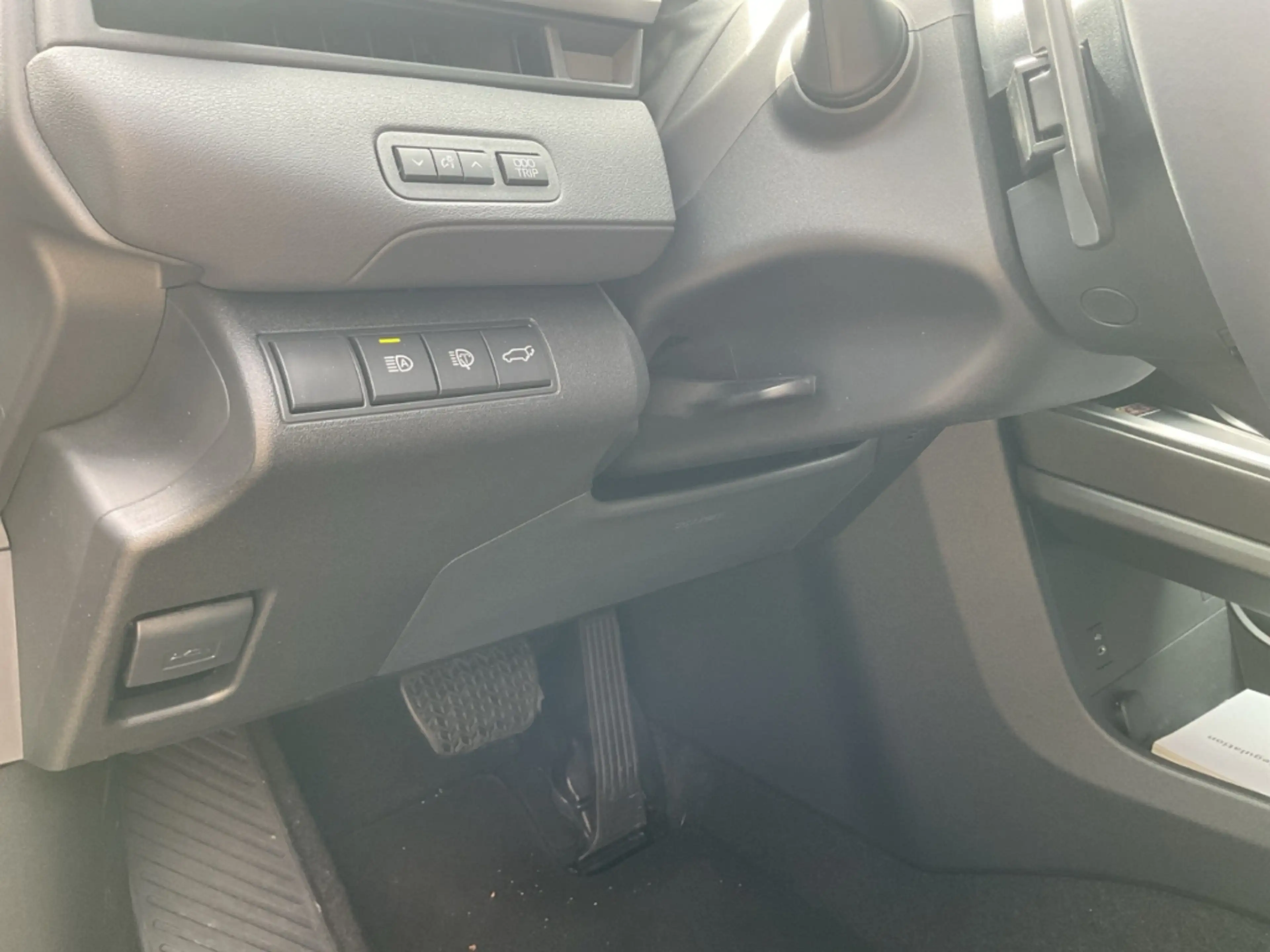 Toyota C-HR+ 252 kW AWD Lounge Panorama Navi Soundsystem JBL 36 — photo 10