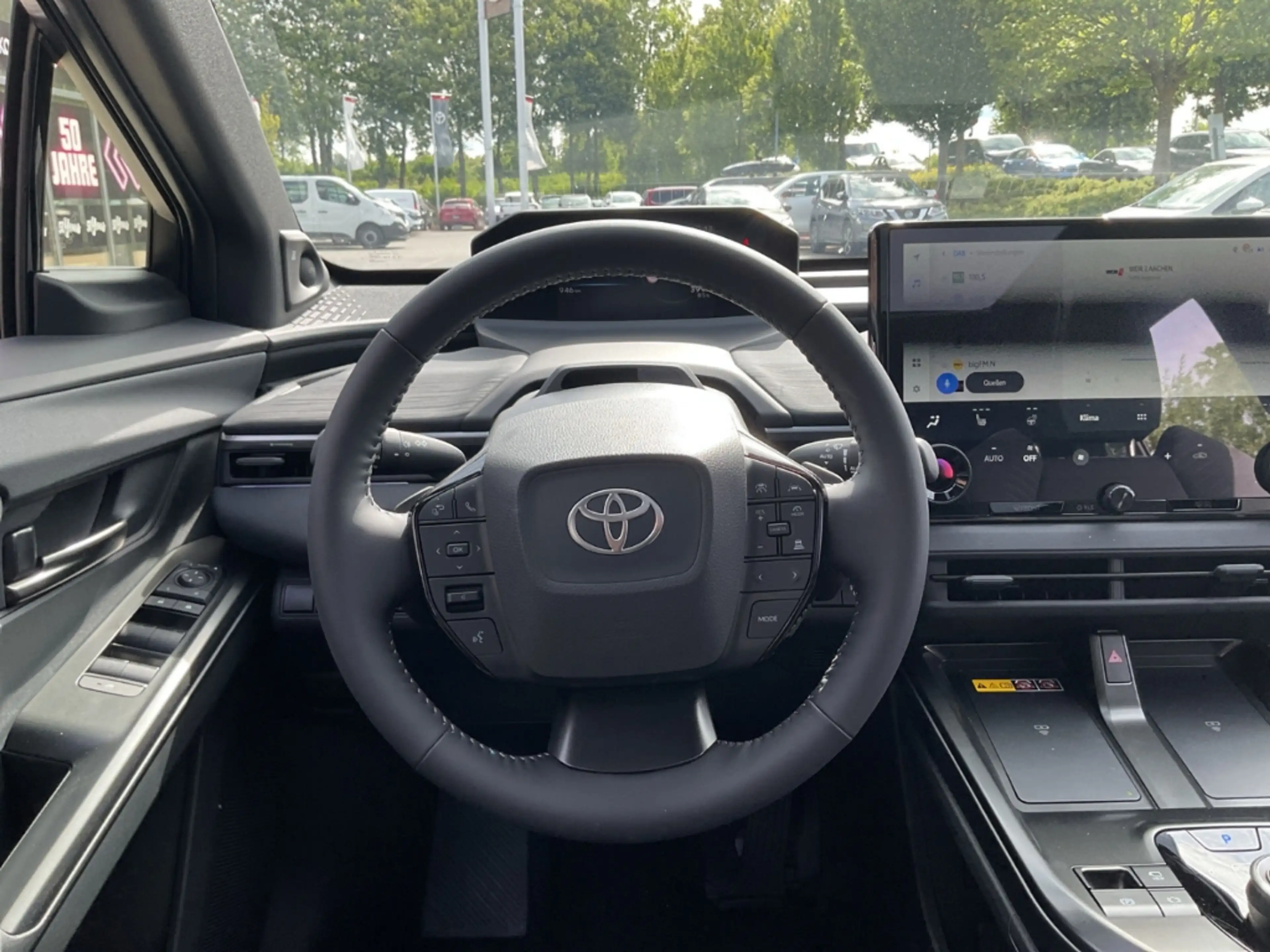 Toyota C-HR+ 252 kW AWD Lounge Panorama Navi Soundsystem JBL 36 — photo 13