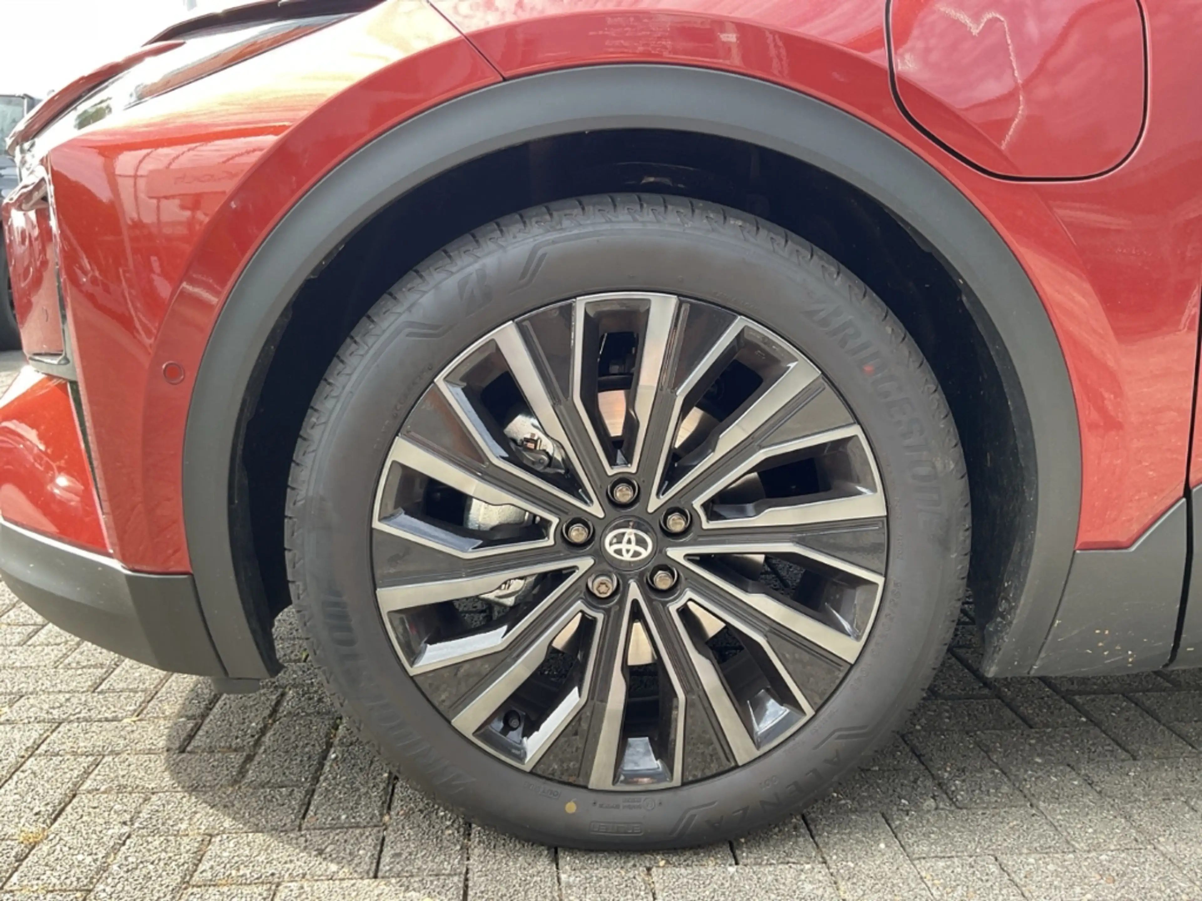 Toyota C-HR+ 252 kW AWD Lounge Panorama Navi Soundsystem JBL 36 — photo 6