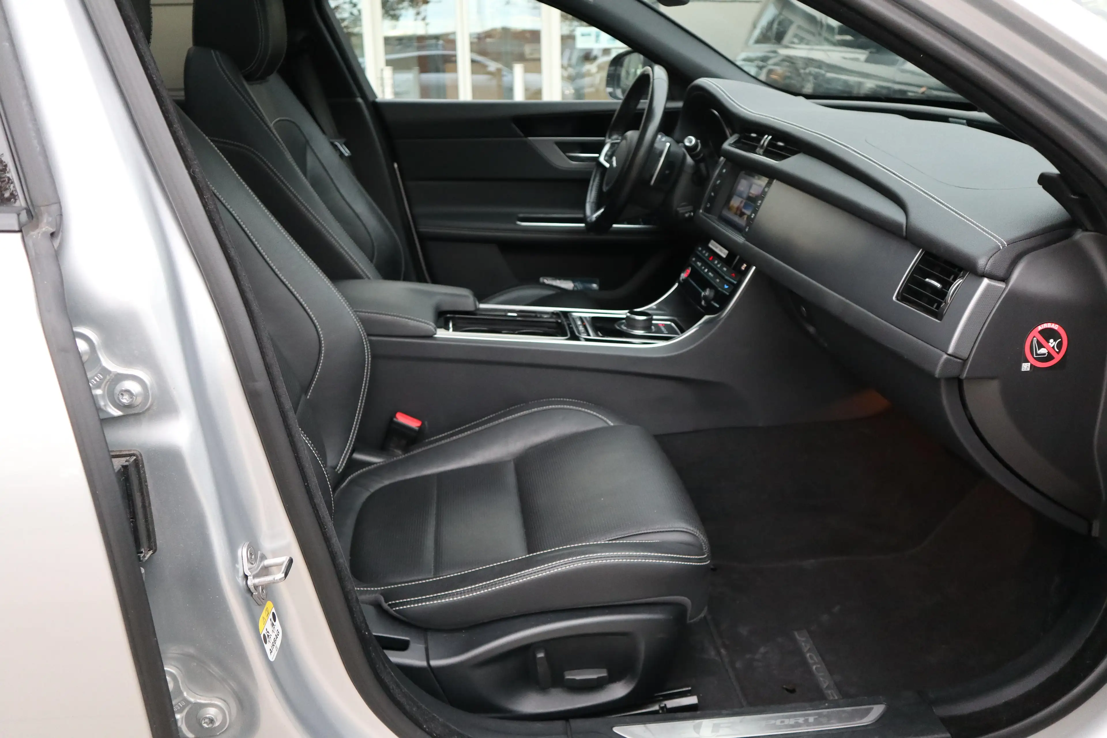 Jaguar XF Sportbrake — photo 3