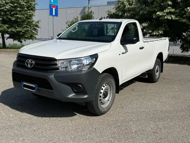 Toyota Hilux 2.4 d-4d 4x2 Hilux my19