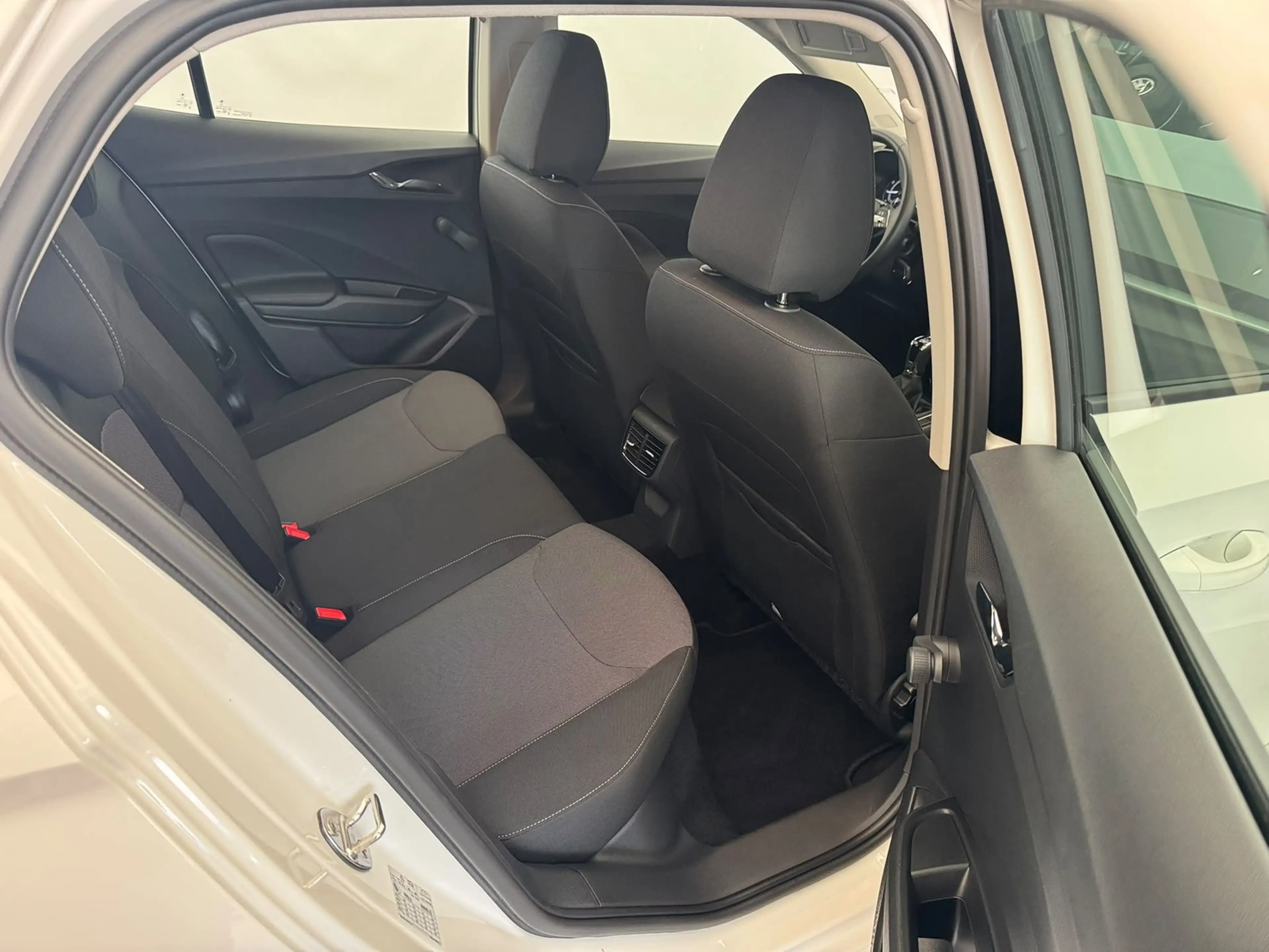 Skoda Fabia Selection 1.5TSI DSG+ACC+PDC+LED+BLUETOOTH — photo 14
