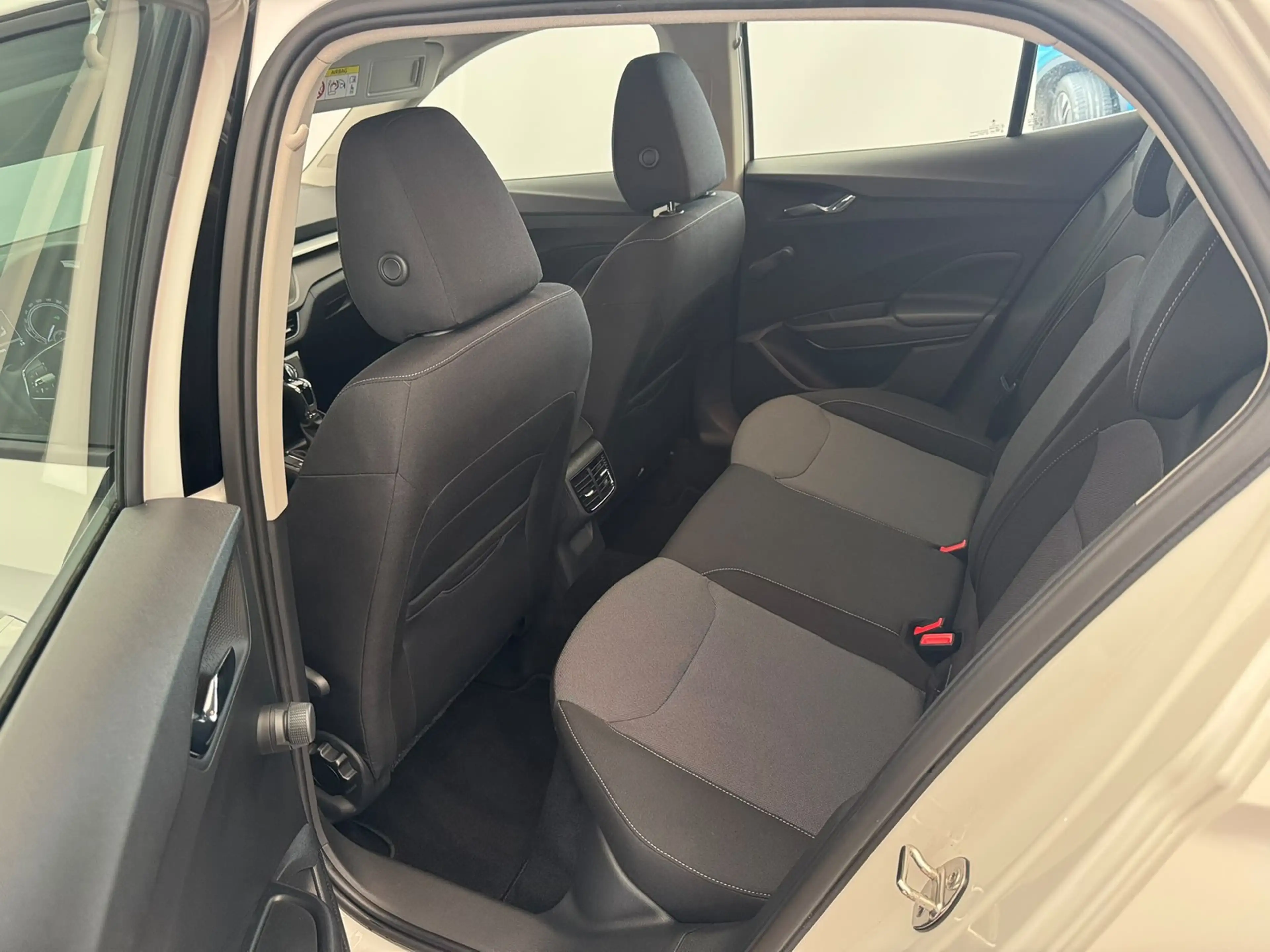 Skoda Fabia Selection 1.5TSI DSG+ACC+PDC+LED+BLUETOOTH — photo 12