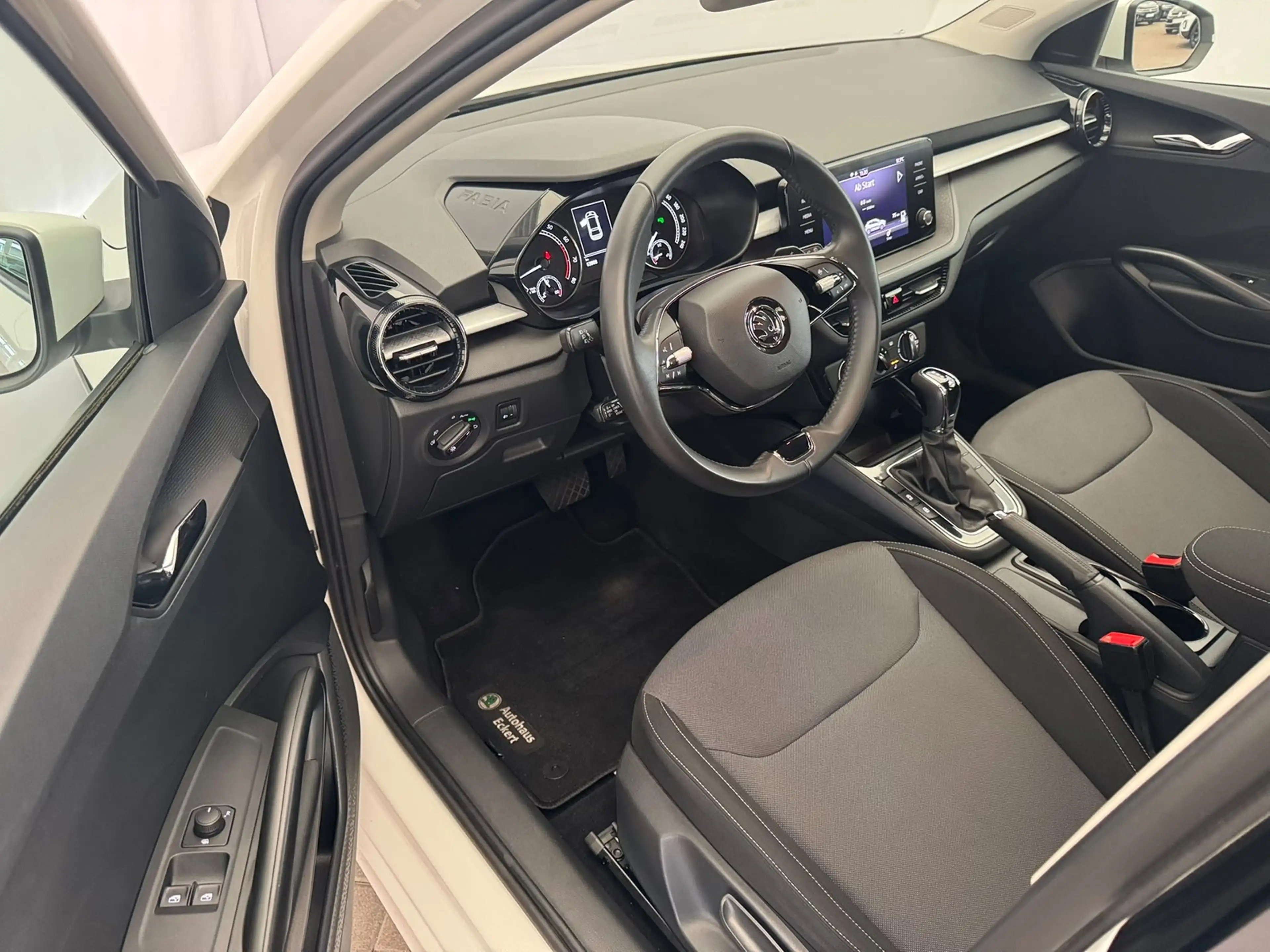 Skoda Fabia Selection 1.5TSI DSG+ACC+PDC+LED+BLUETOOTH — photo 9