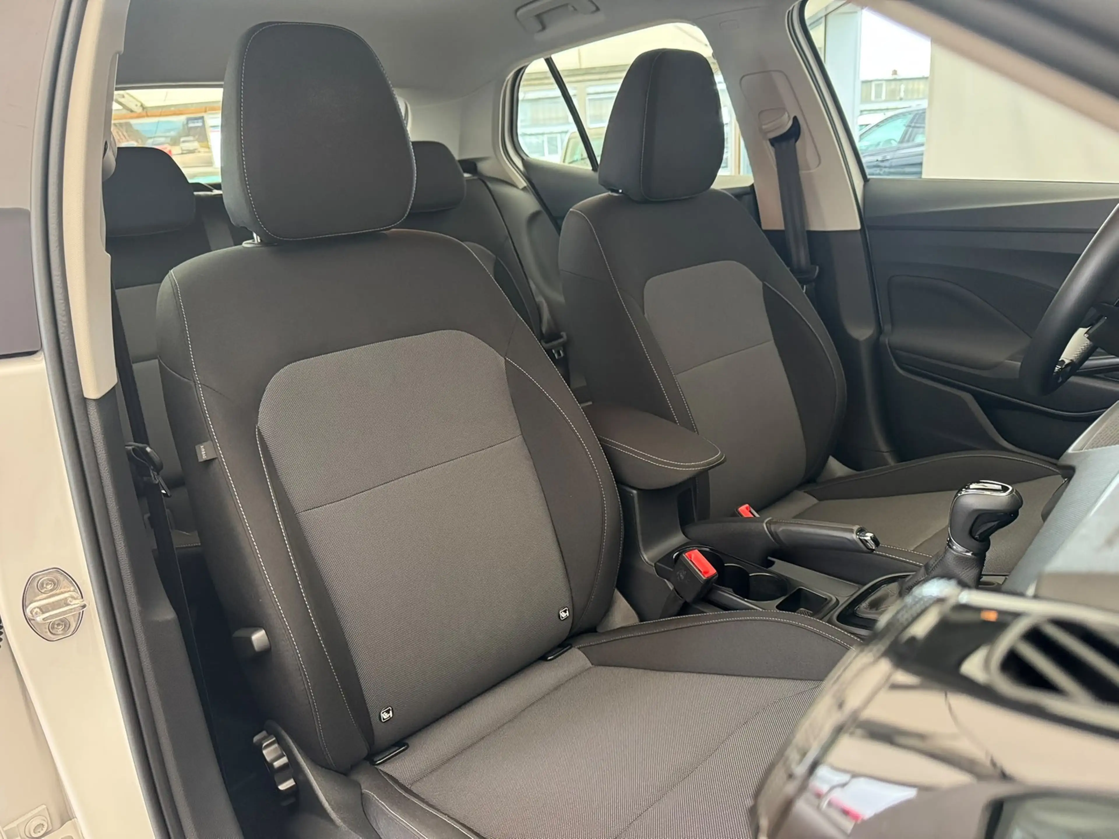Skoda Fabia Selection 1.5TSI DSG+ACC+PDC+LED+BLUETOOTH — photo 11