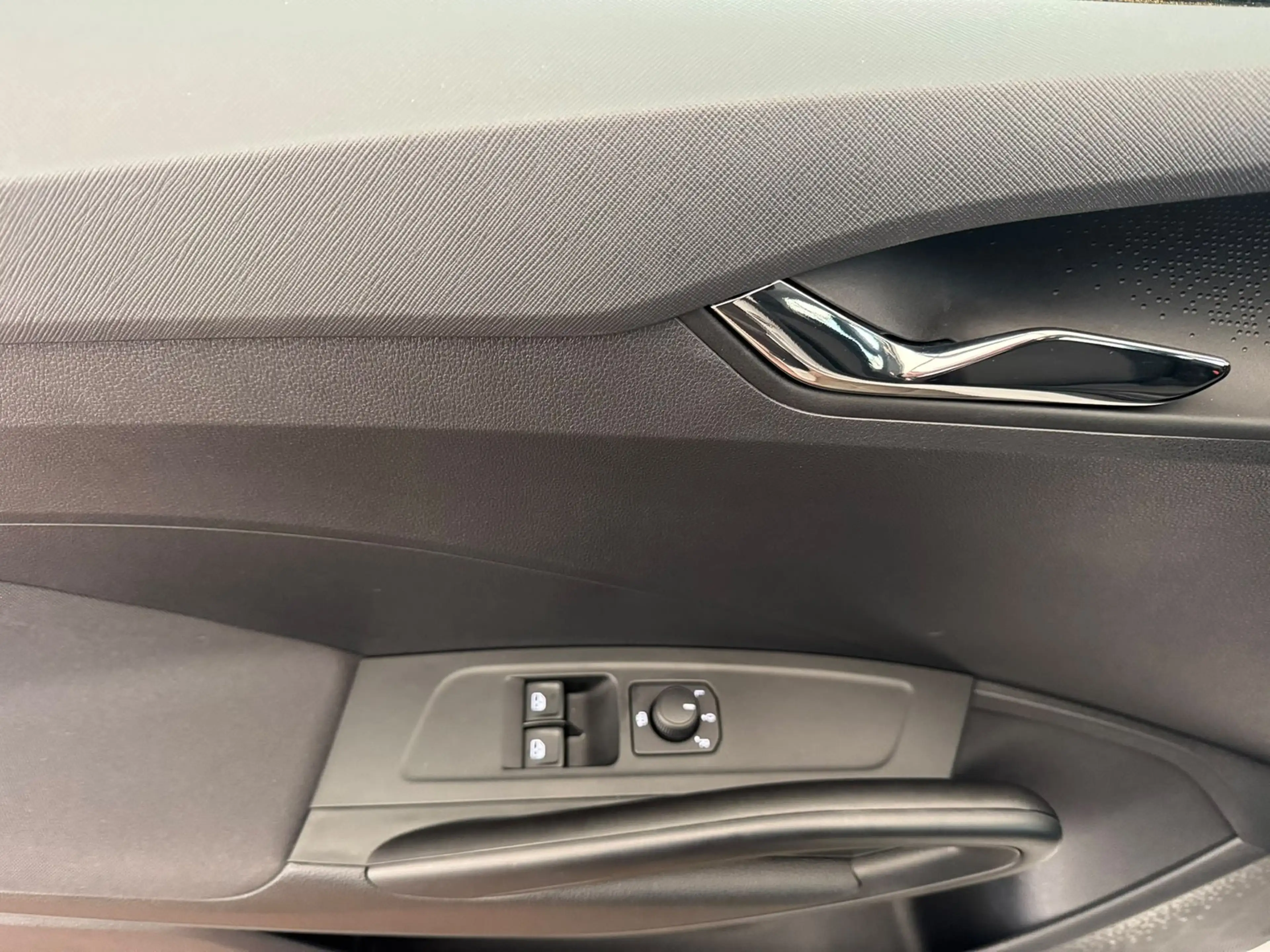 Skoda Fabia Selection 1.5TSI DSG+ACC+PDC+LED+BLUETOOTH — photo 8
