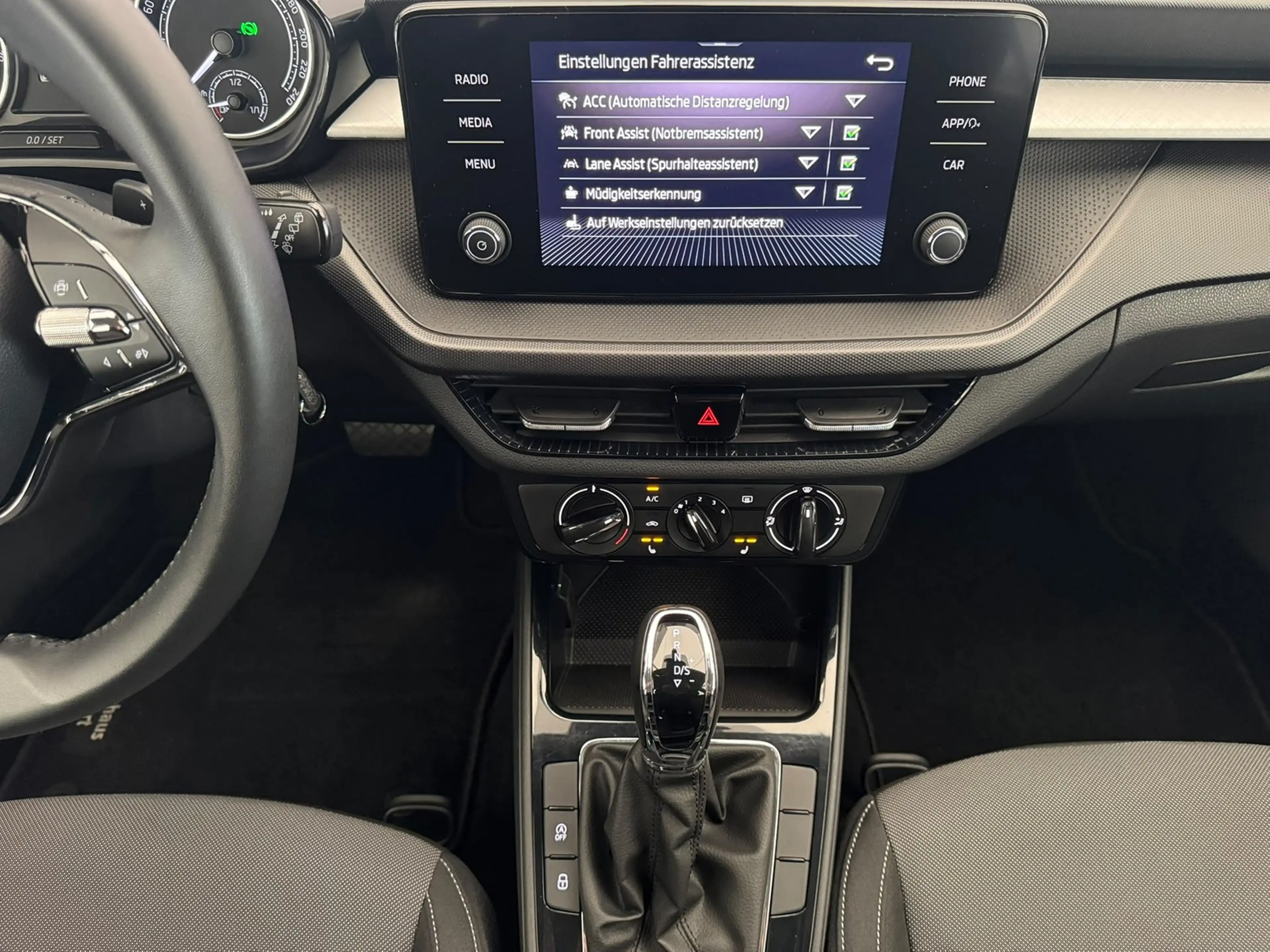 Skoda Fabia Selection 1.5TSI DSG+ACC+PDC+LED+BLUETOOTH — photo 4