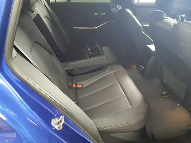 BMW 3 Series view 14