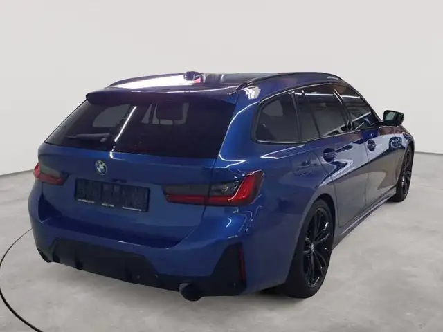 BMW 3 Series view 4
