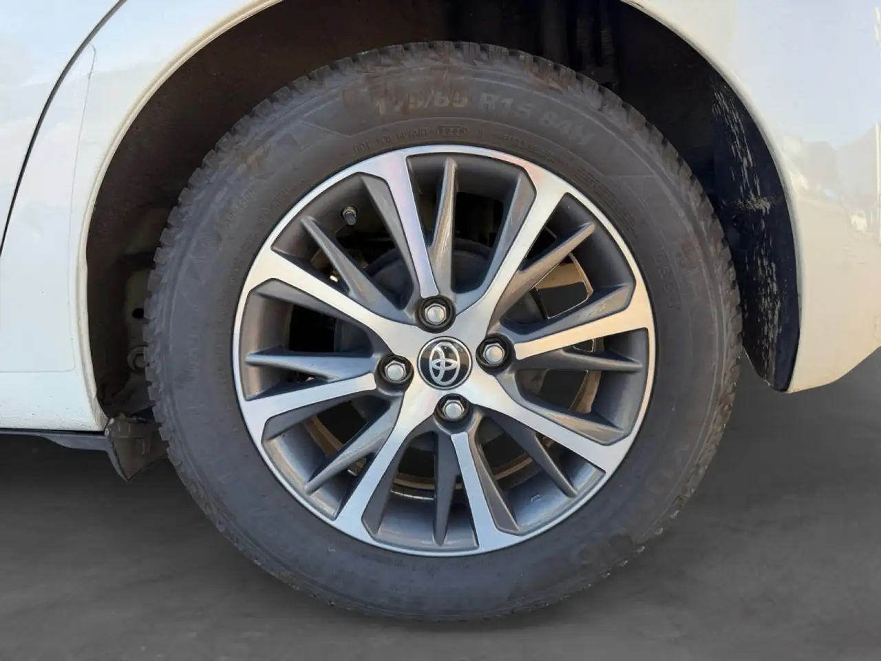 Toyota Yaris Yaris — photo 18