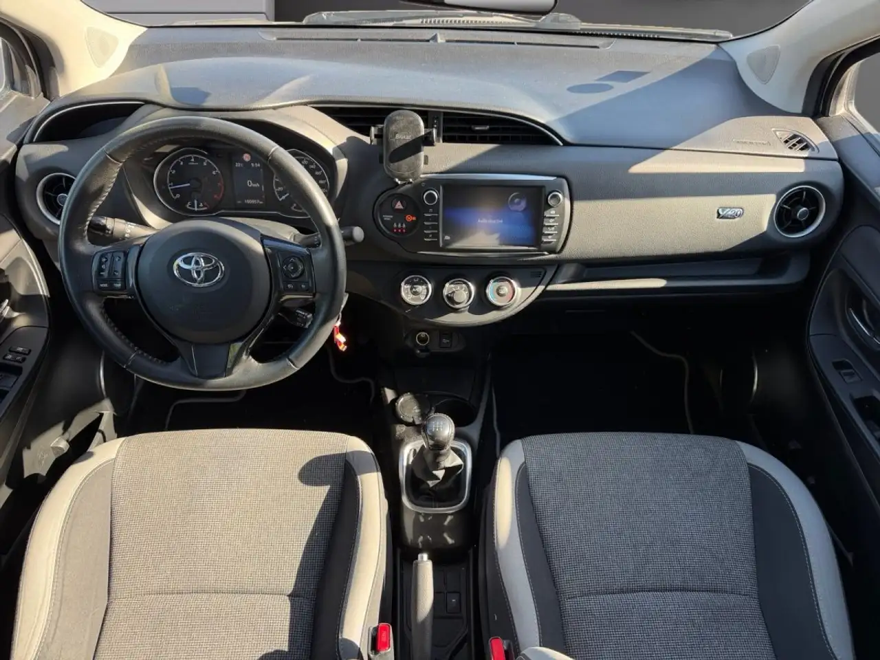 Toyota Yaris Yaris — photo 2