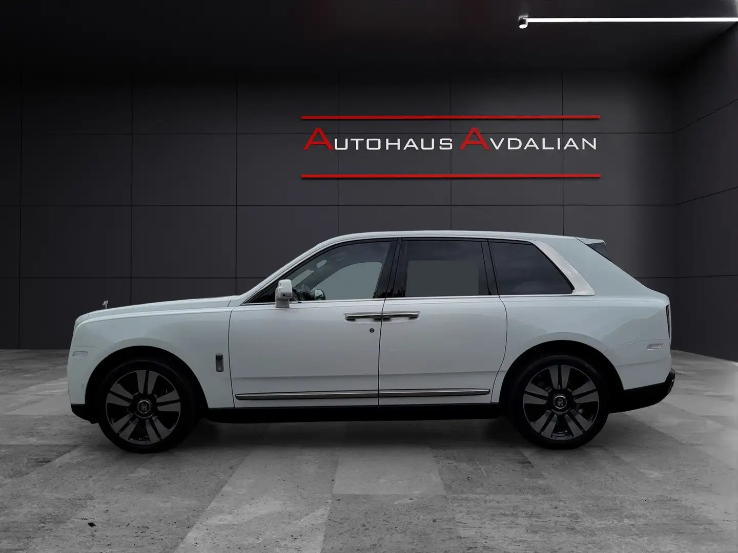 Rolls-Royce Cullinan BESPOKE-AUDIO|STARLIGHT|NIGHT-VISION|TV Weiß - 2