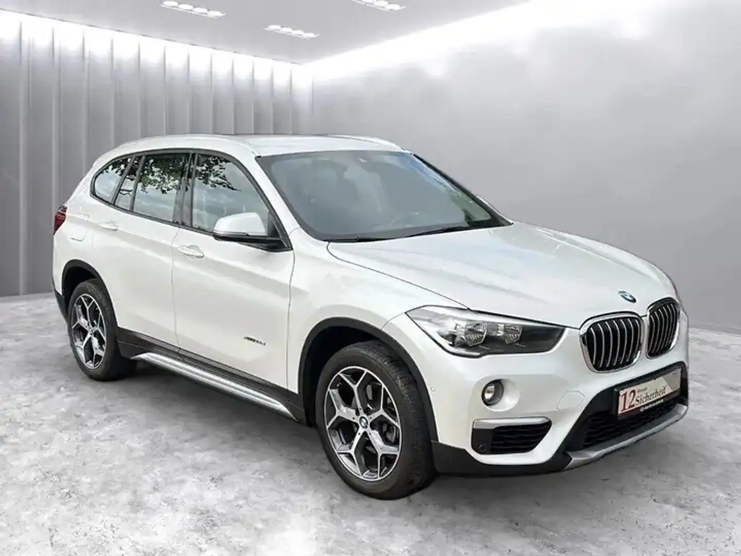 BMW X1 xDrive18d Sport Line Weiß - 2