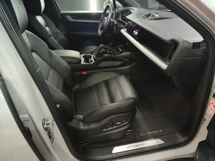 Porsche Cayenne 2025, foto 46