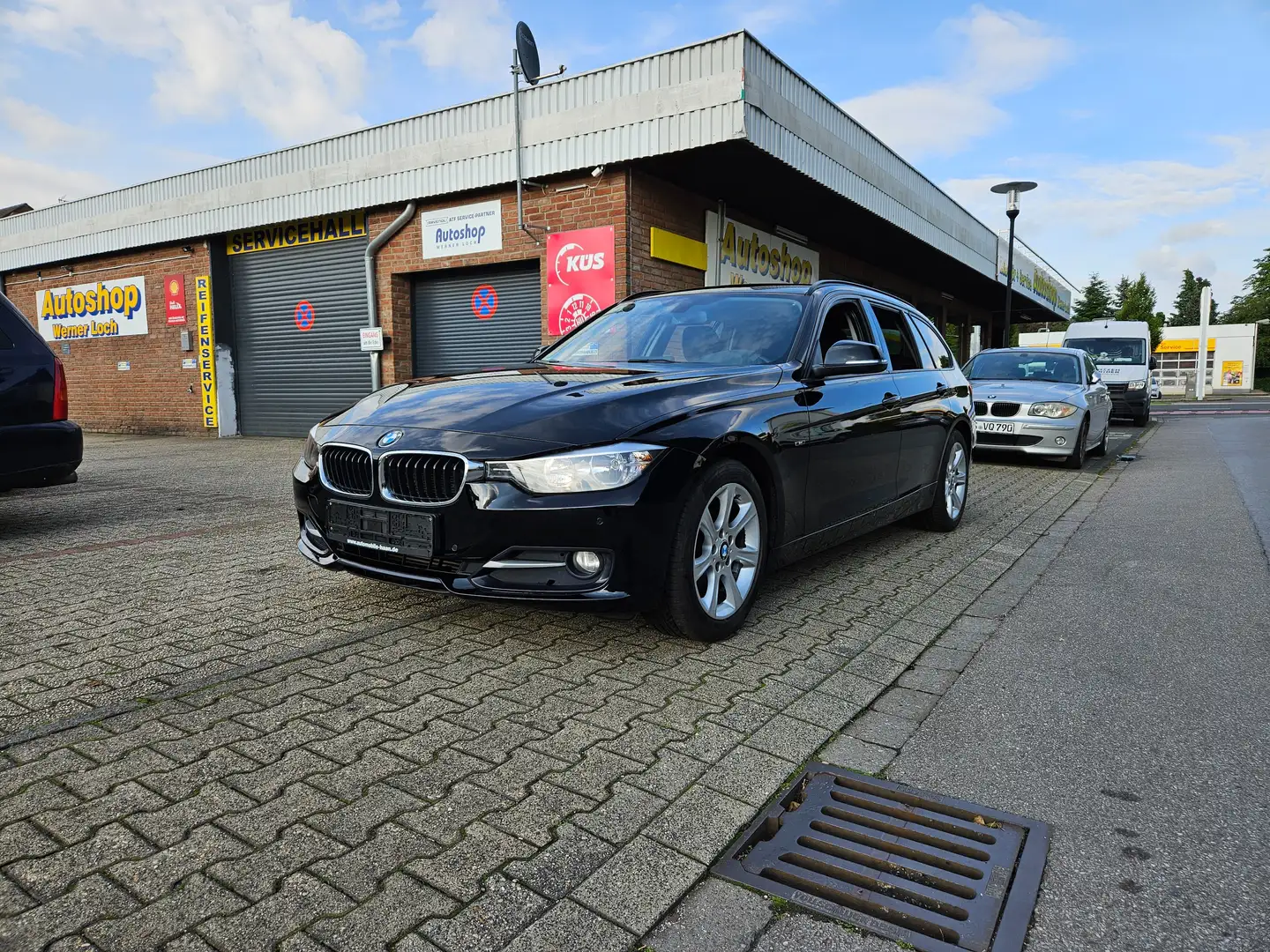 BMW 320 BMW 320d Touring Automatik 2. Hand M Ausstattung Schwarz - 1