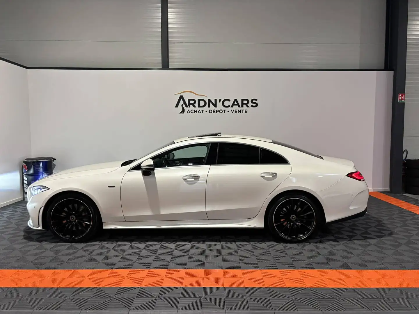 Mercedes-Benz CLS Mercedes-Benz CLS 350d 286ch Launch Edition 4Matic 9G-Tronic - Edition 1 - Cuir - Toit ouvrant - Caméra 360 - Weiß - 2