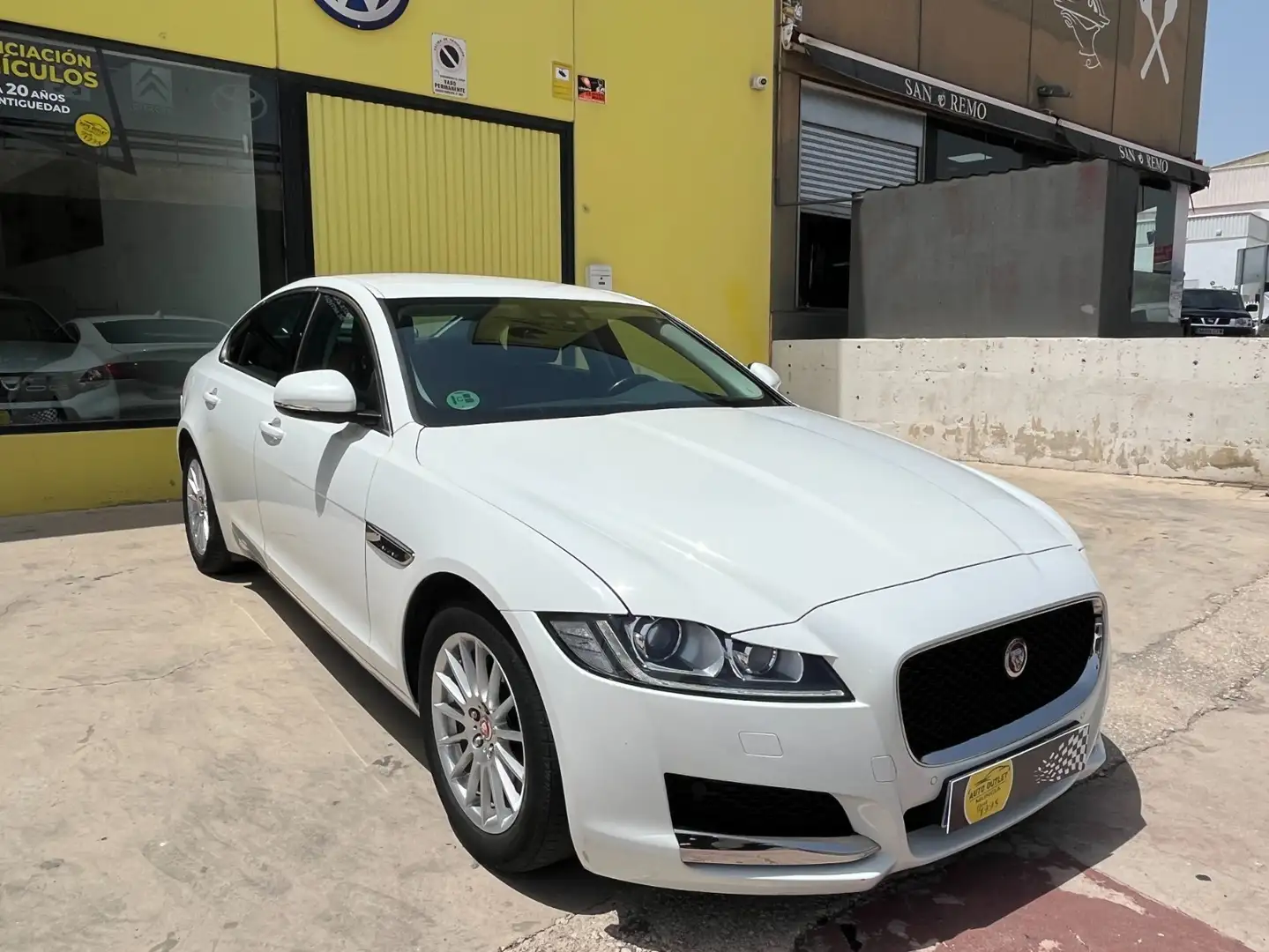 Jaguar XF 2.0i4D Prestige Aut. 180 Blanco - 2