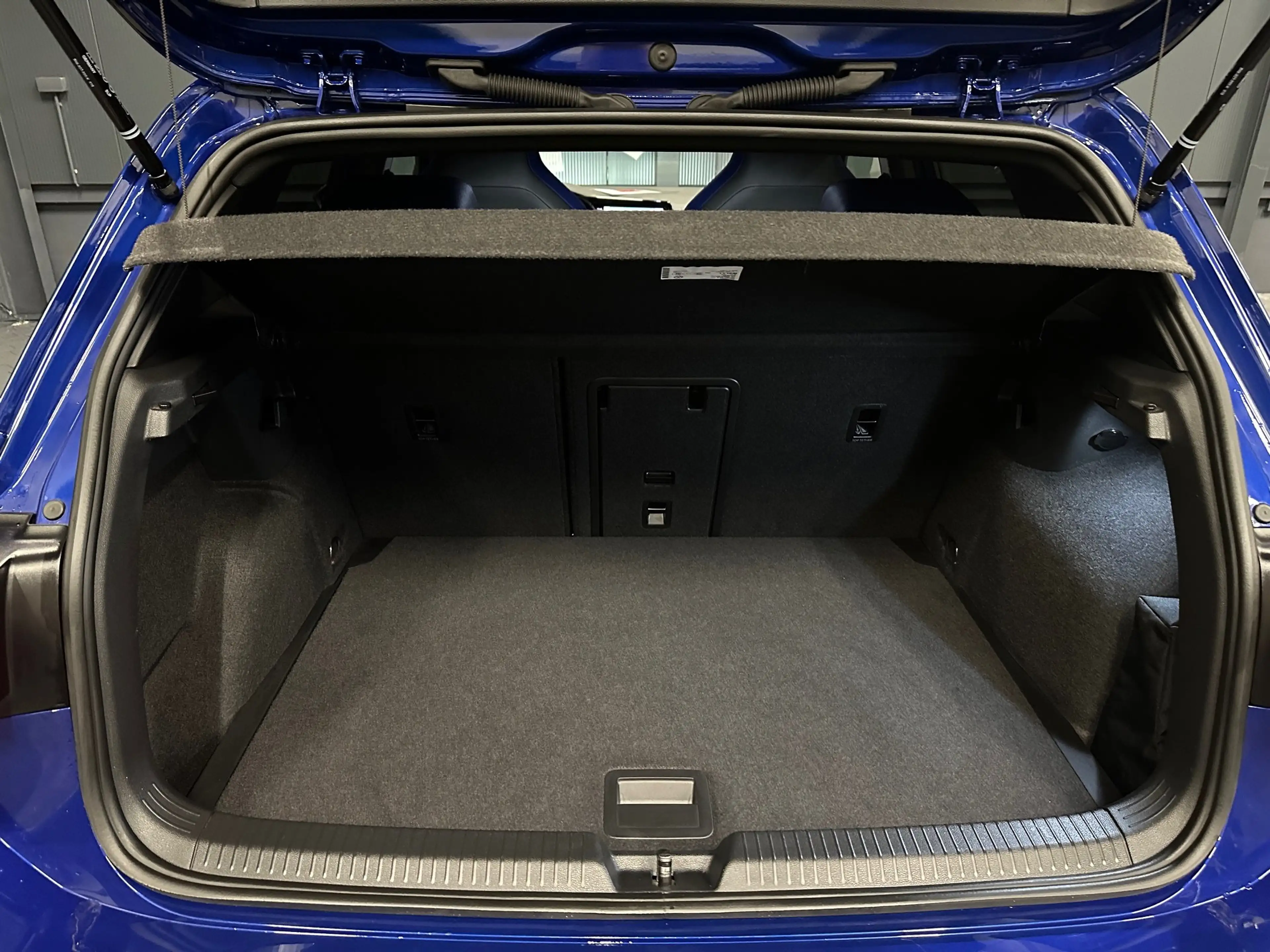 Volkswagen Golf R 20 Years 4Mot*V-Max*19Zoll*Matrix*DCC*H&K*IQ.Drive — photo 33