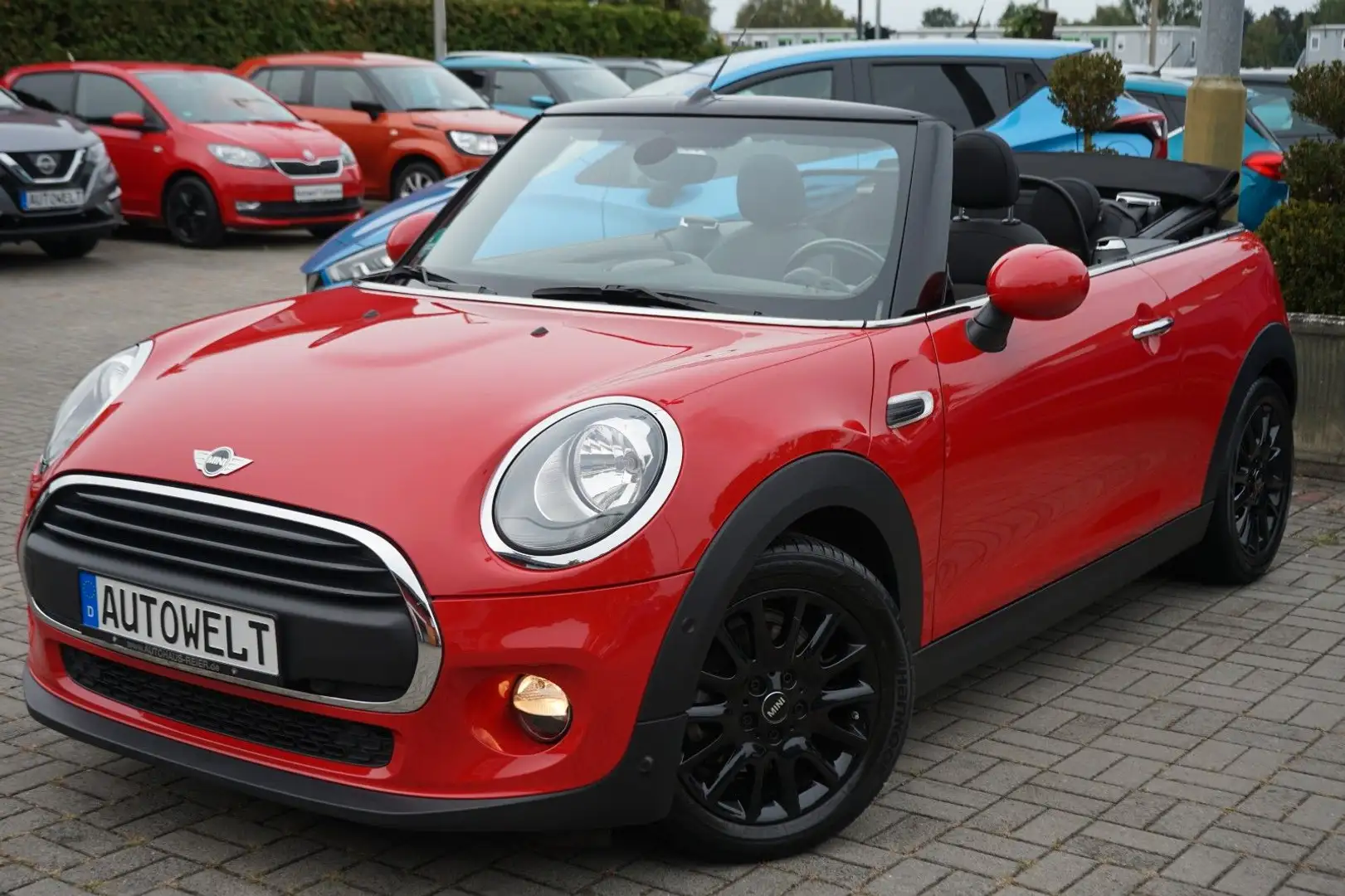 MINI One Cabrio Rot - 1