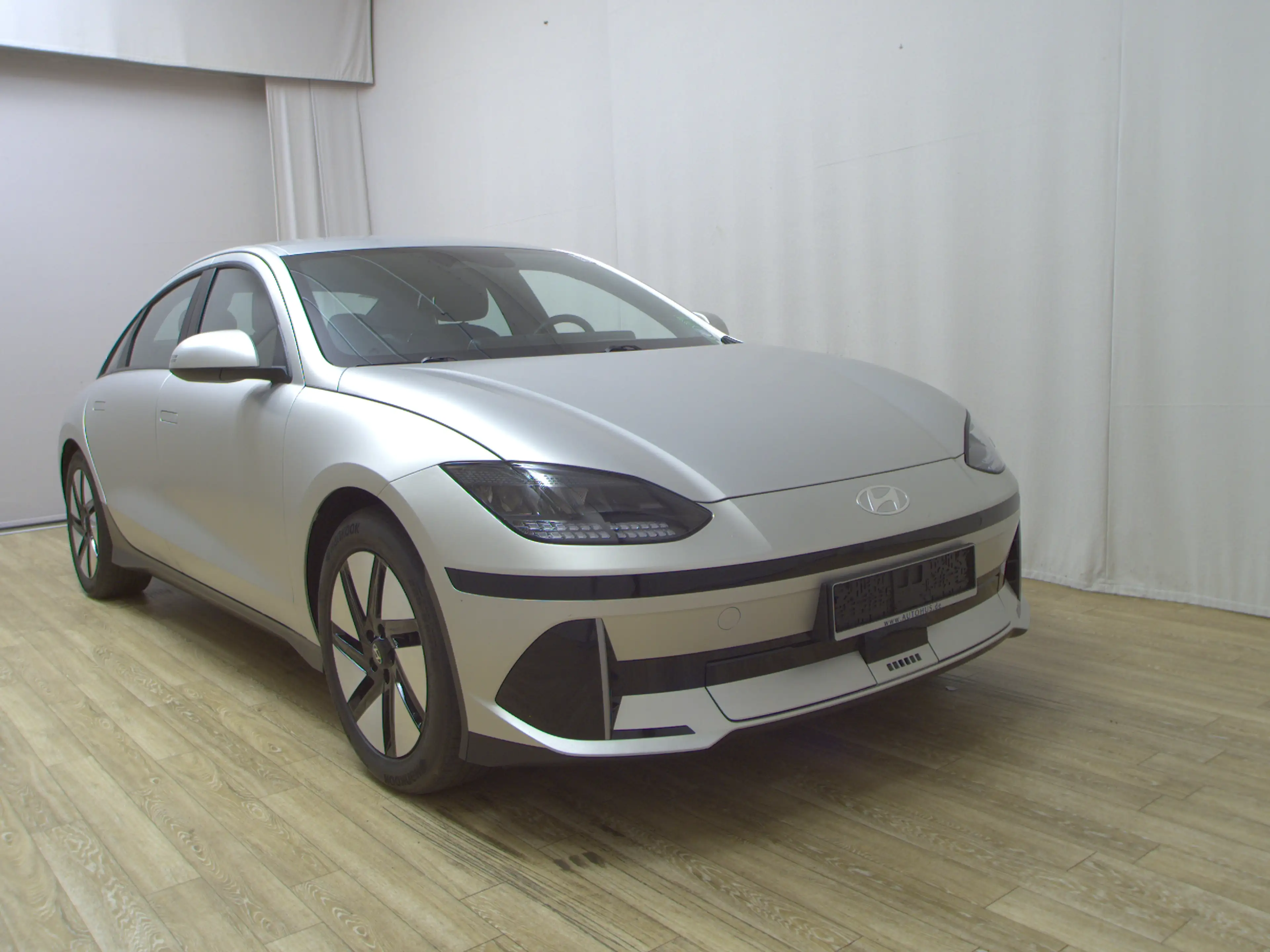 Hyundai IONIQ 6 IONIQ 6 NAVI KLIMA RADIO TEMPO MFL SHZ VC PDC AHK ACC LED el.Heck Kamera — photo 3