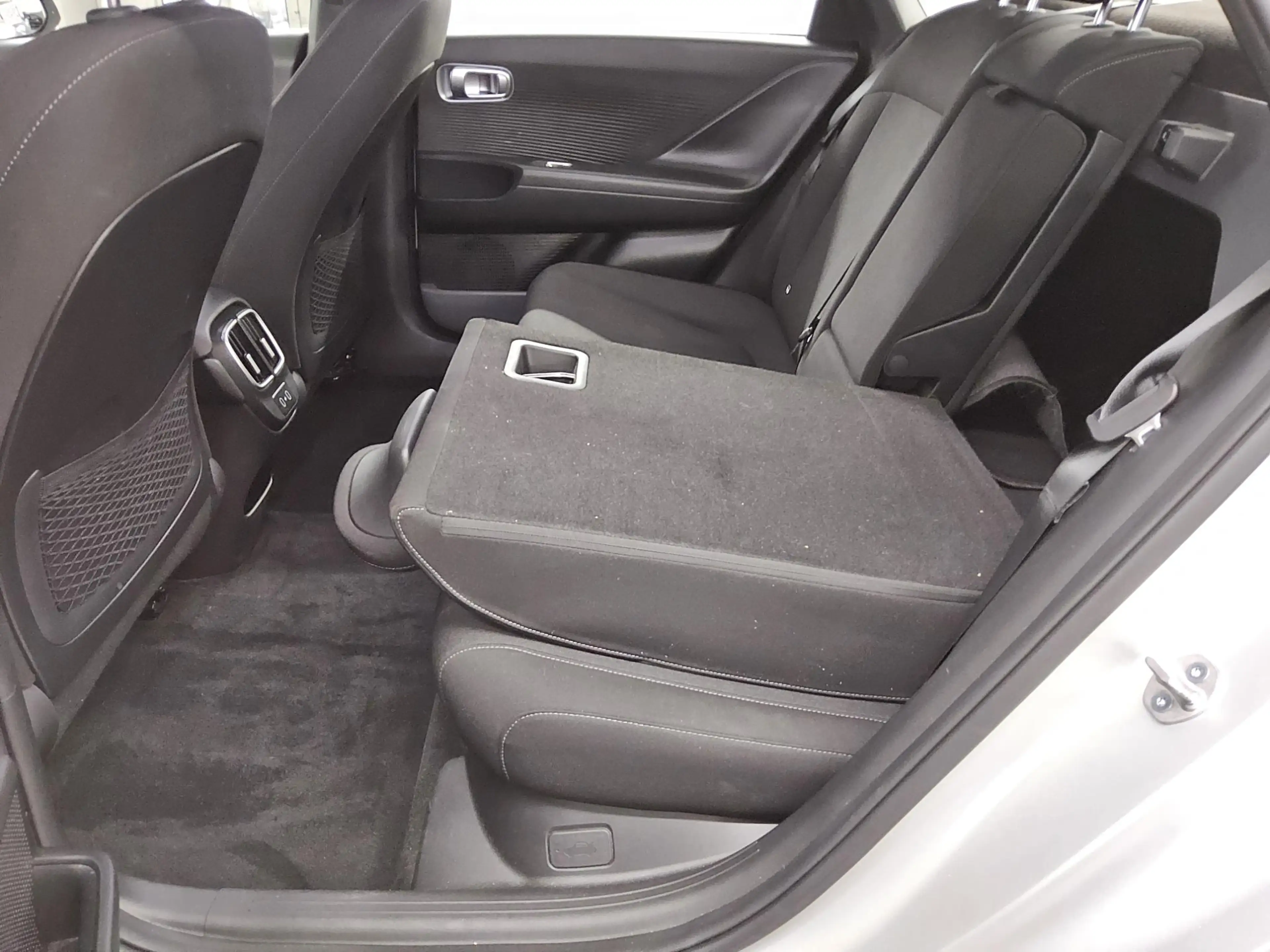 Hyundai IONIQ 6 IONIQ 6 NAVI KLIMA RADIO TEMPO MFL SHZ VC PDC AHK ACC LED el.Heck Kamera — photo 13