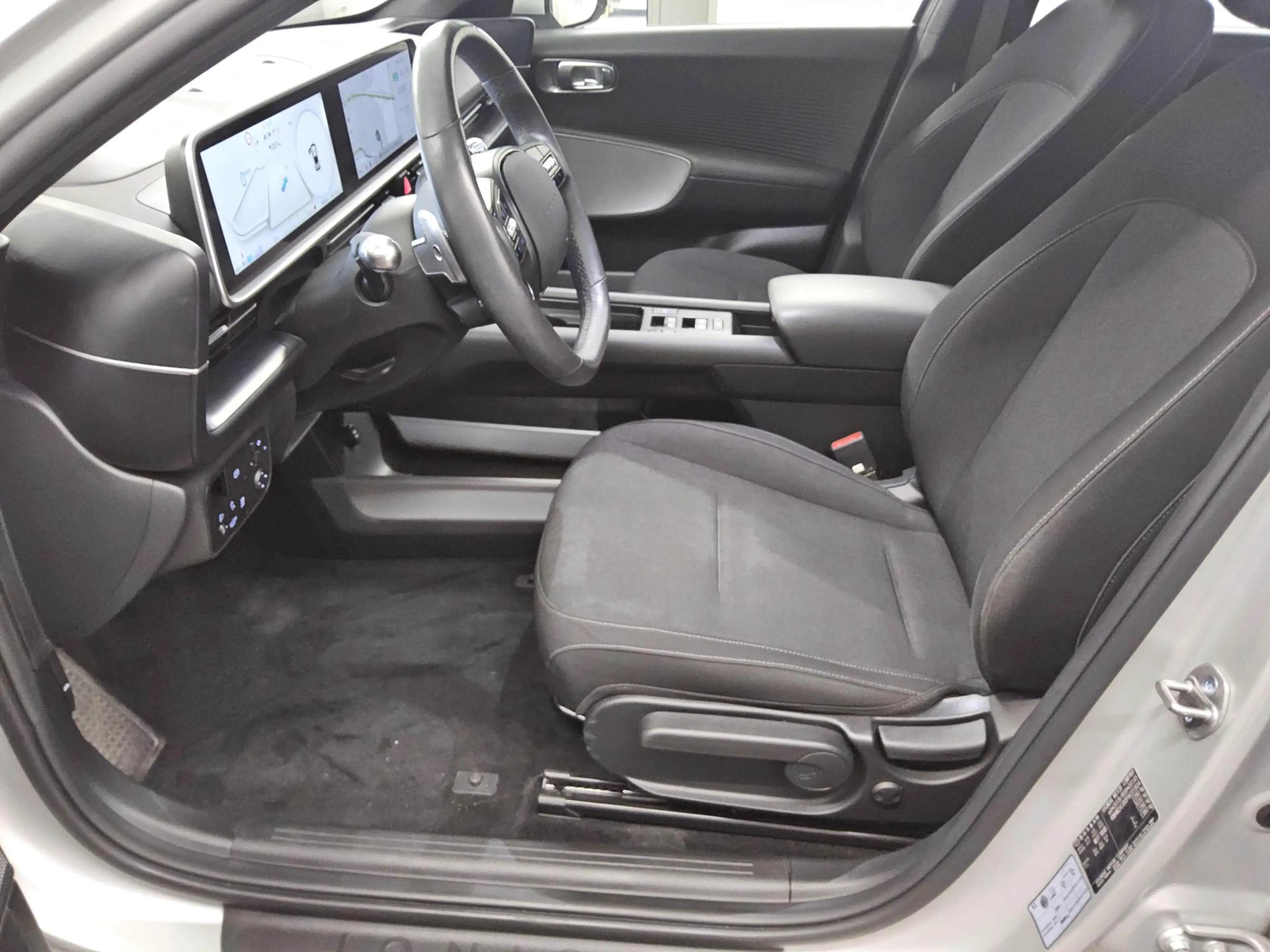 Hyundai IONIQ 6 IONIQ 6 NAVI KLIMA RADIO TEMPO MFL SHZ VC PDC AHK ACC LED el.Heck Kamera — photo 9