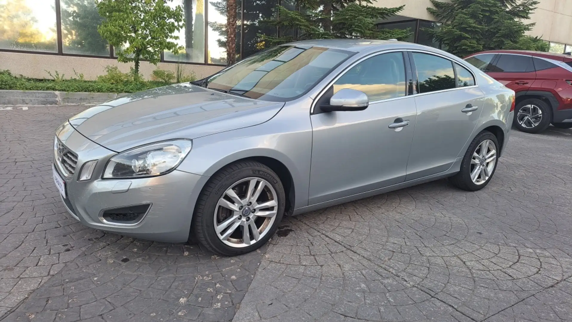 Volvo S60 D5 Summum Gris - 1