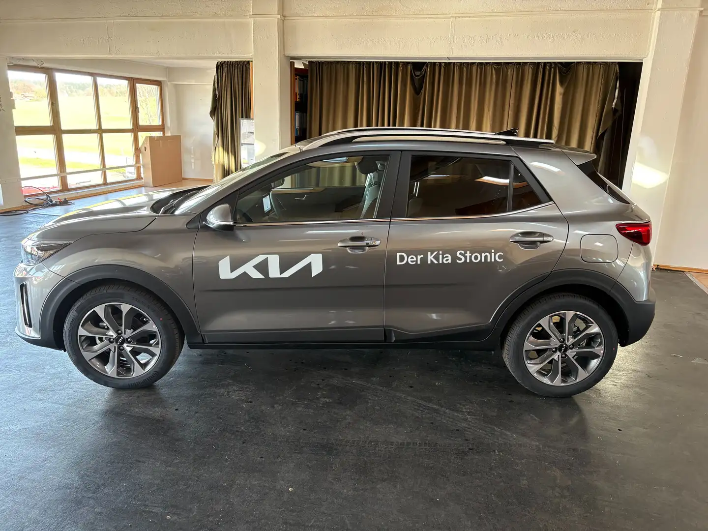 Kia Stonic Spirit Grau - 2