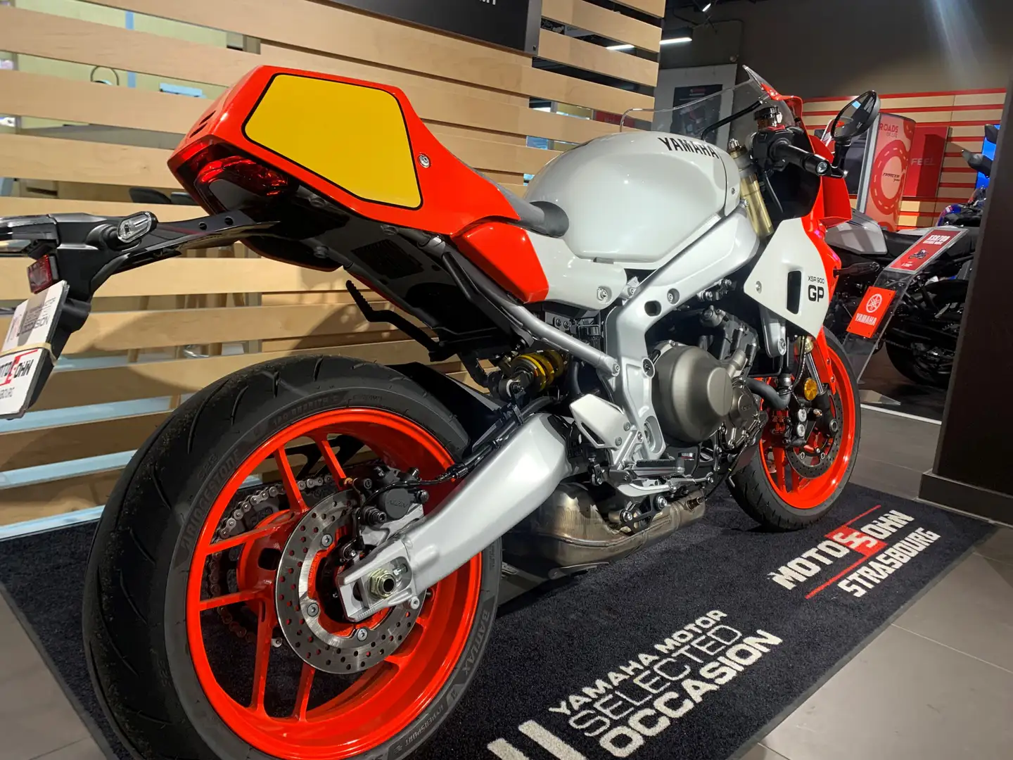 Yamaha XSR 900 Alb - 2
