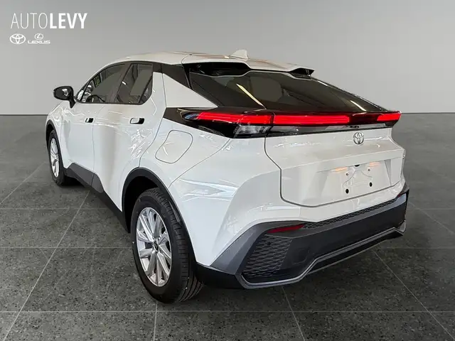 Toyota C-HR view 4