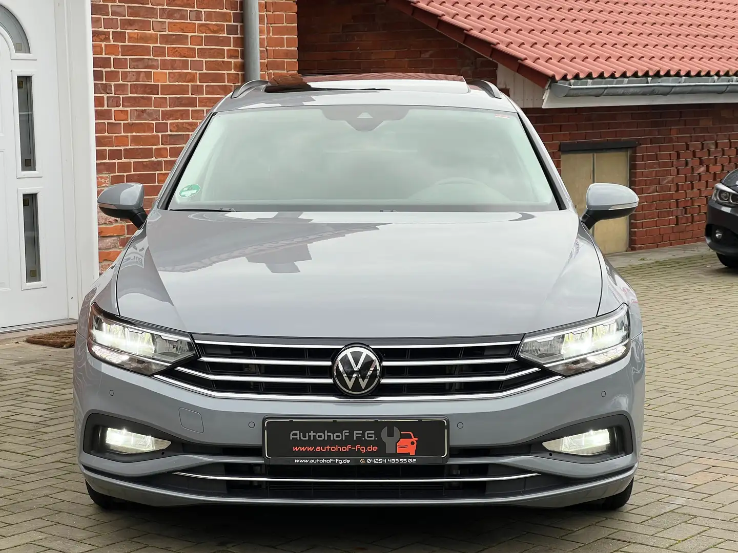 Volkswagen Passat Variant Business*DSG/PANO/AHK/CARPLAY/ACC/KEYLESS/SHZ/TOP* Gris - 2