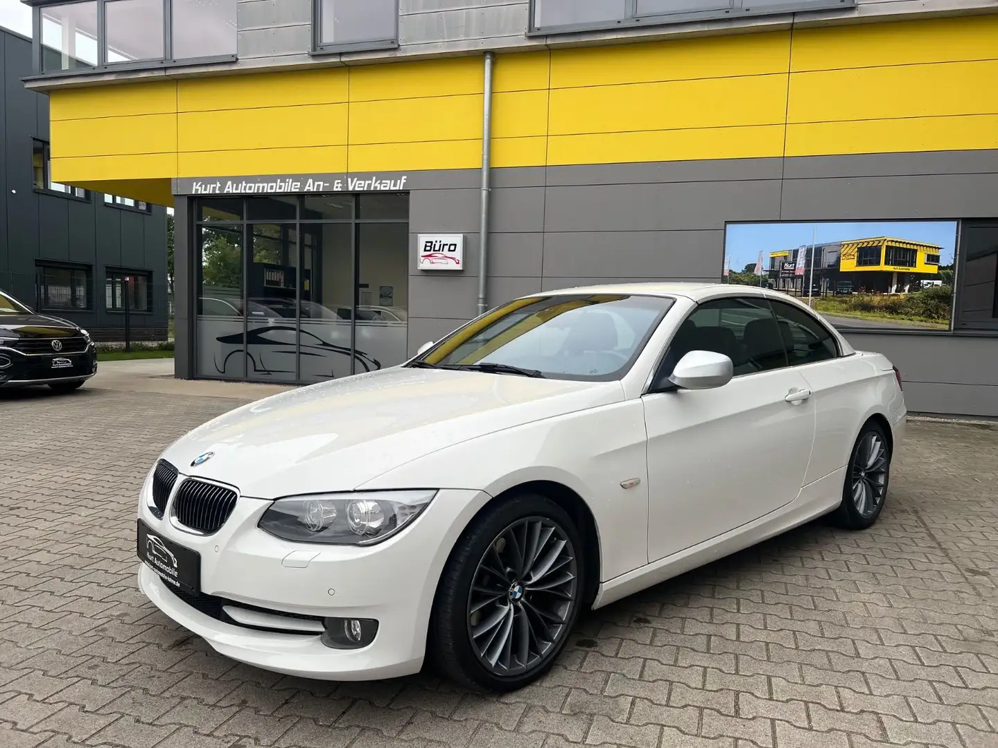 BMW 330 Cabrio LEDER/NAVI/AUTOMATIK/LED/* Weiß - 2