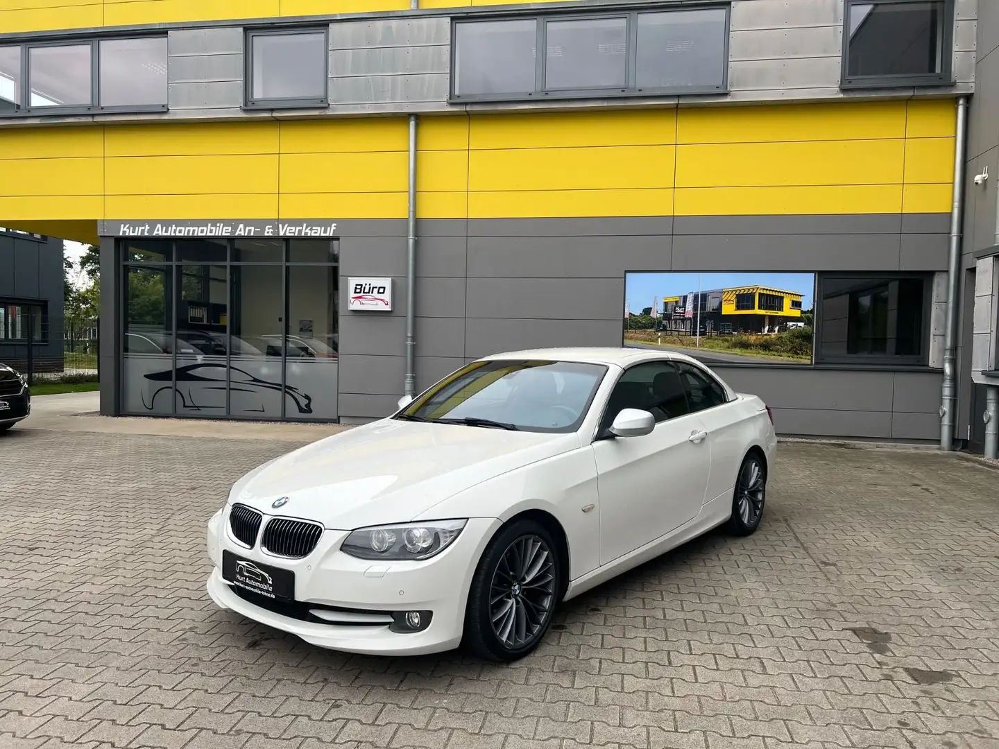 BMW 330 Cabrio LEDER/NAVI/AUTOMATIK/LED/* Weiß - 1