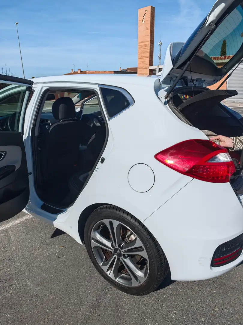 Kia Cerato Ceed 1.6 CRDI Eco-Dynamics Tech 136 Tech Weiß - 1