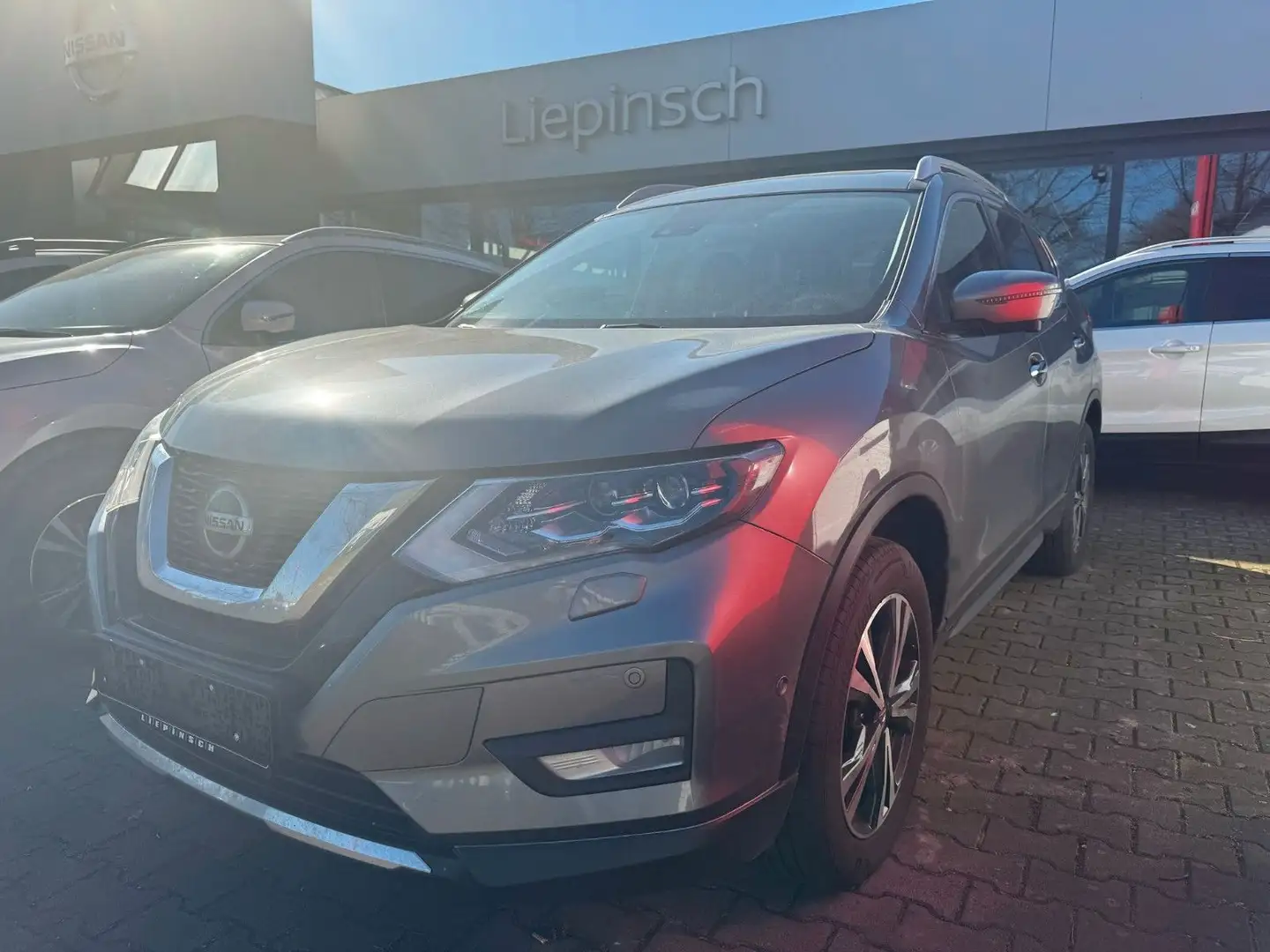 Nissan X-Trail 1.3 N-Connecta Automatik Grau - 1