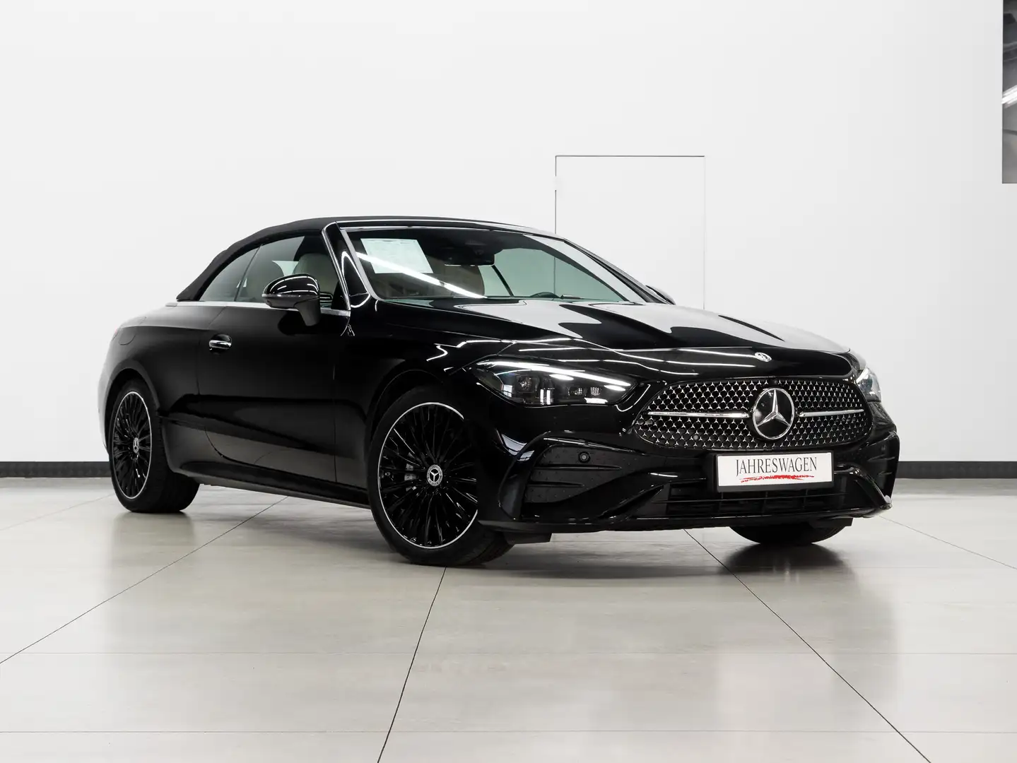 Mercedes-Benz CLE 200 AMG Premium Plus Night *BEIGE LEDER* Burmester Zwart - 2