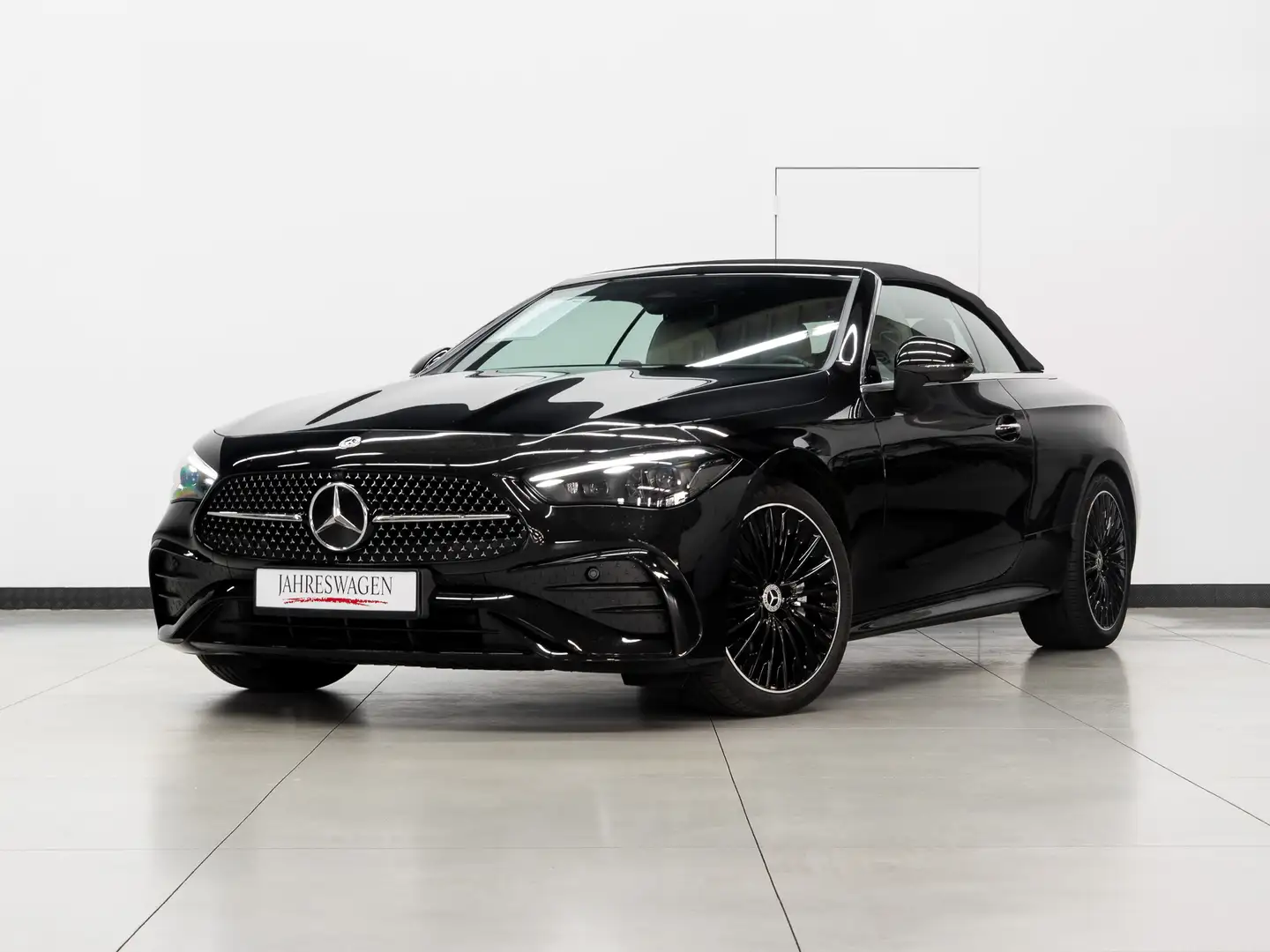 Mercedes-Benz CLE 200 AMG Premium Plus Night *BEIGE LEDER* Burmester Zwart - 1