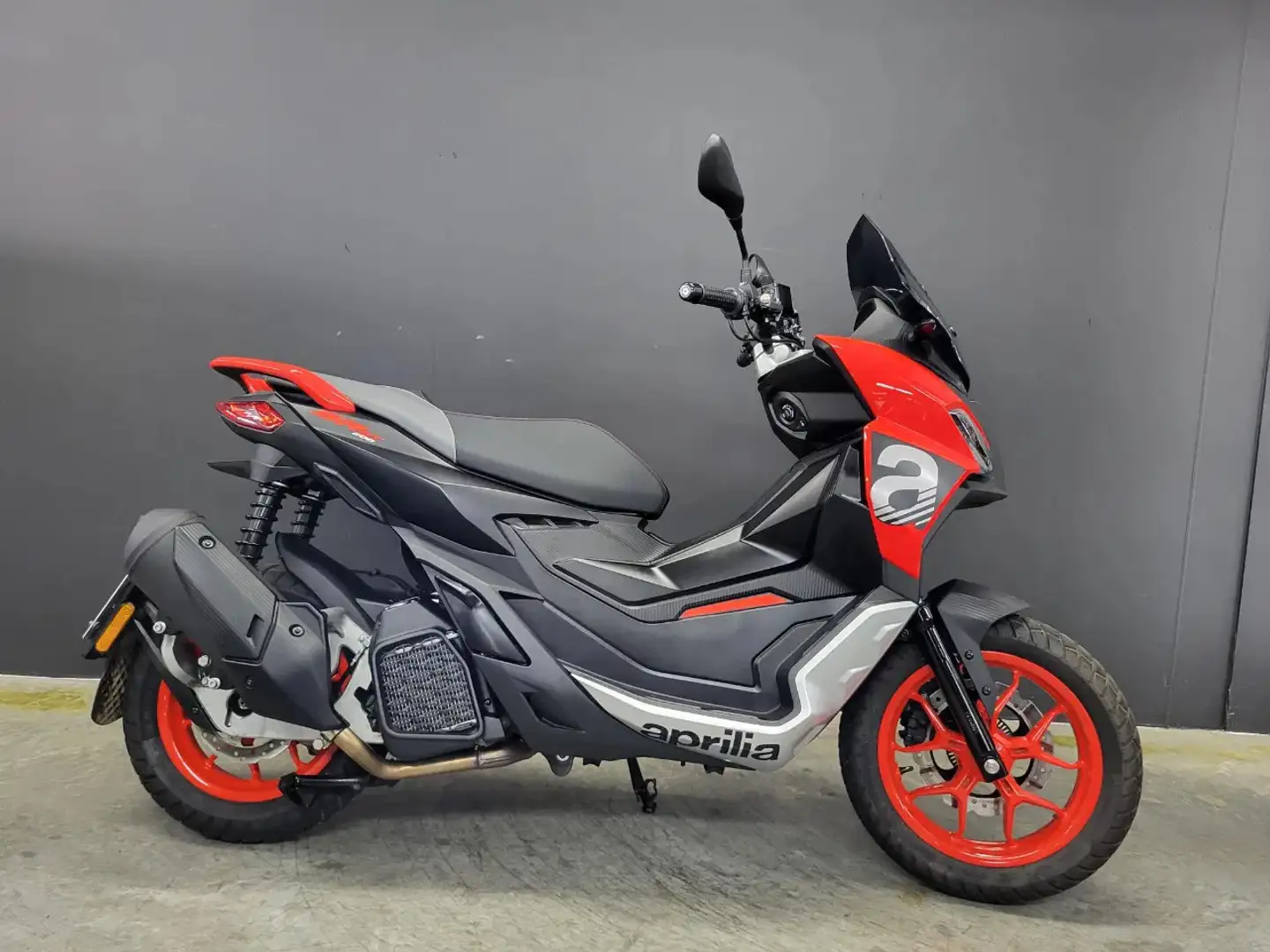 Aprilia SR GT 200 - 2