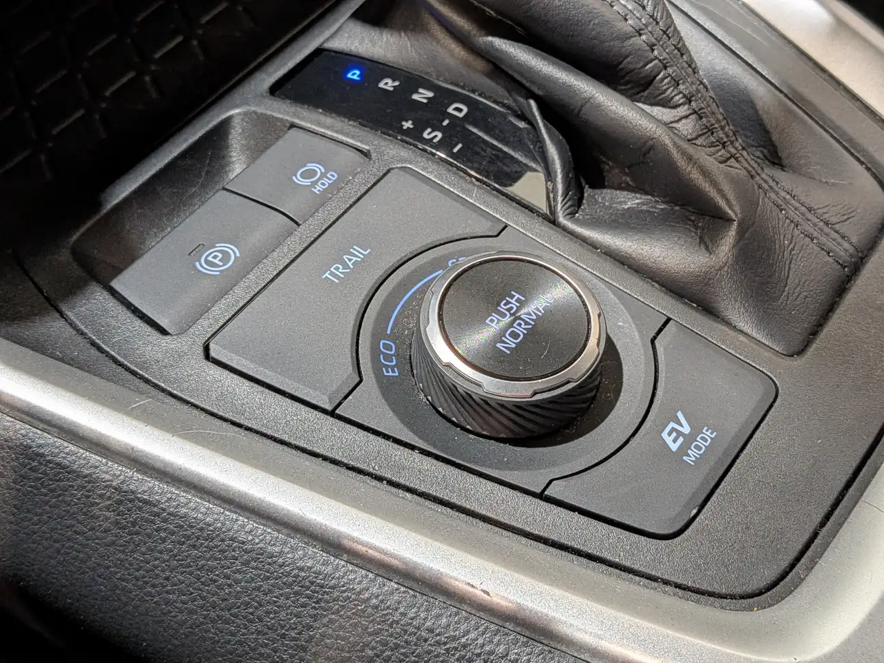 Toyota RAV 4 снимка Toyota RAV 4