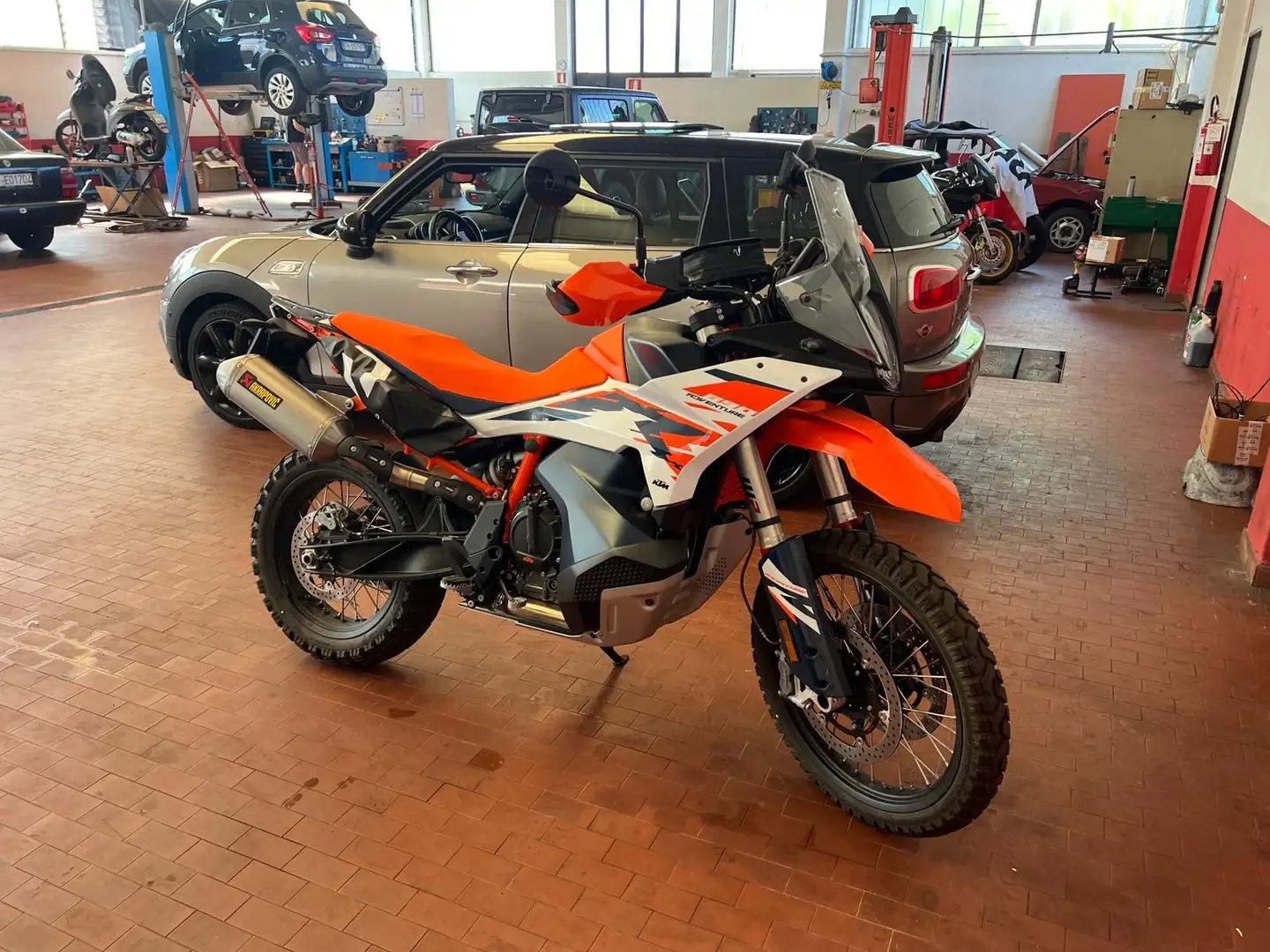 KTM 890 Adventure Arancione - 2