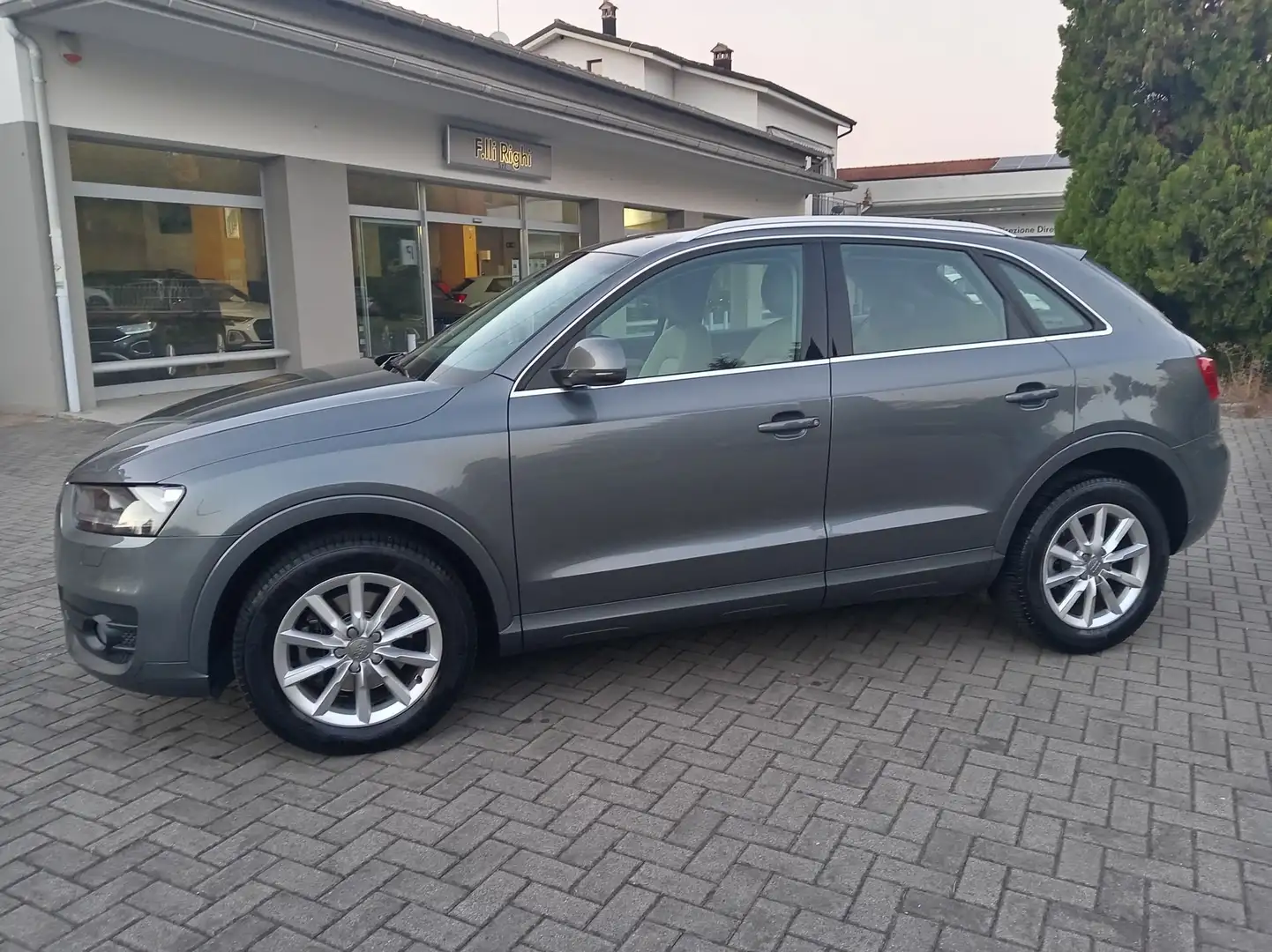 Audi Q3 Q3 2.0 TDI 177 CV quattro S tronic Business Plus Grigio - 1