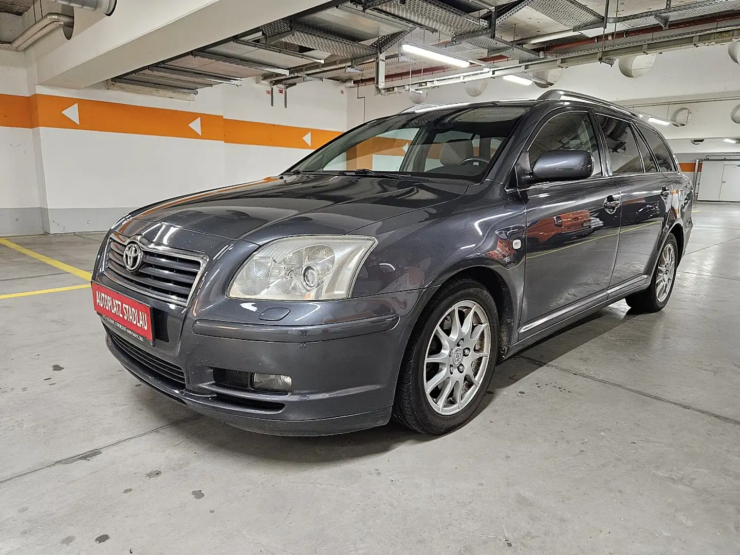 Toyota Avensis 2,2 D-4D Linea Sol Grau - 1