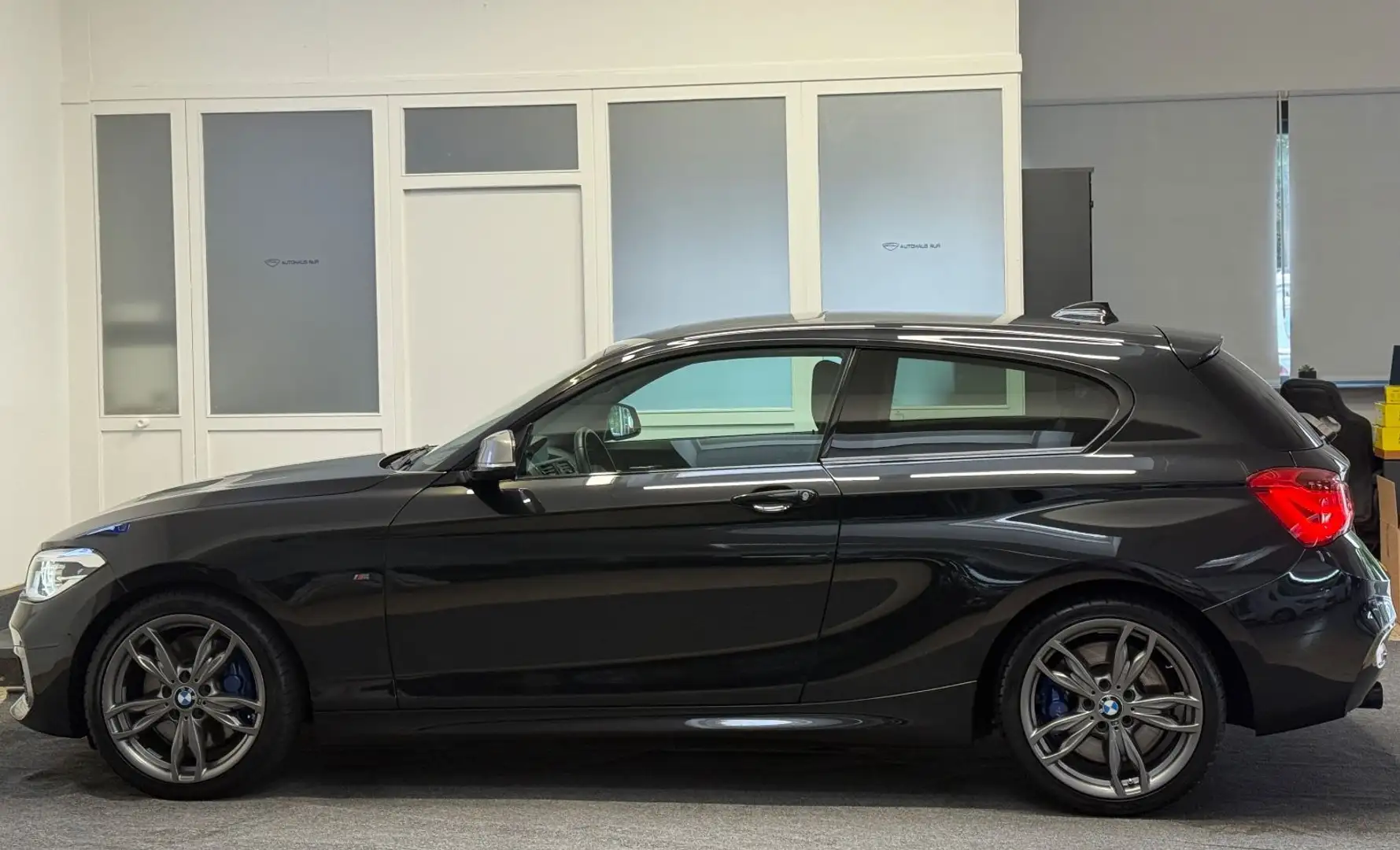 BMW 135 i xDrive Automatik Vollausstattung Чорний - 2