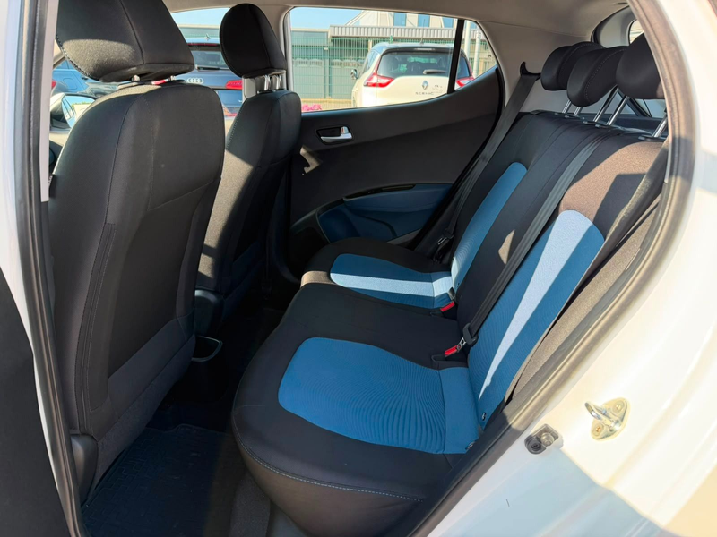 Hyundai i10 SONDERMODELL YES!*TOP-AUSTATTUNG** — photo 11