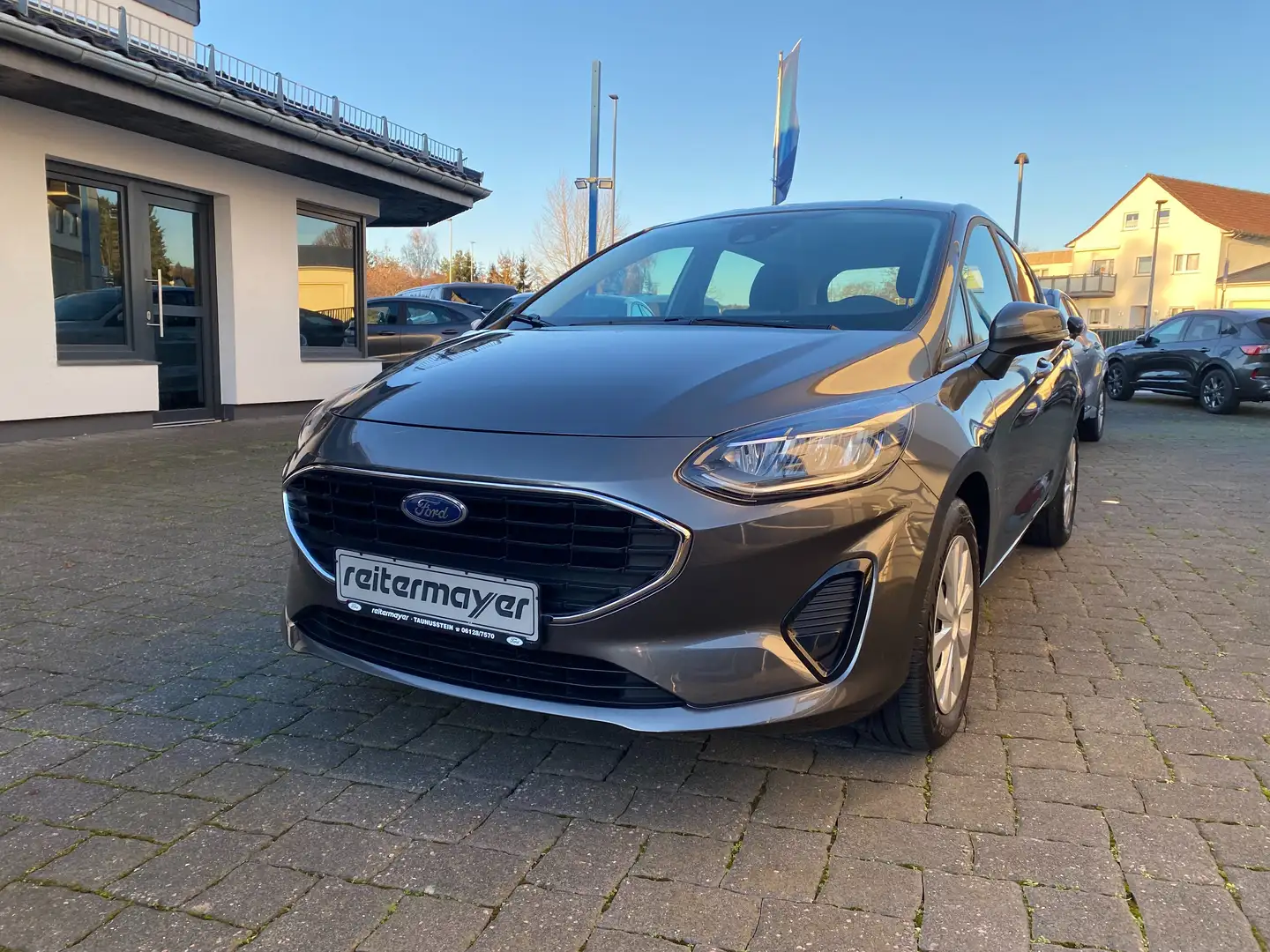 Ford Fiesta Cool & Connect Grau - 1