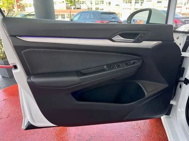 Volkswagen Golf view 10
