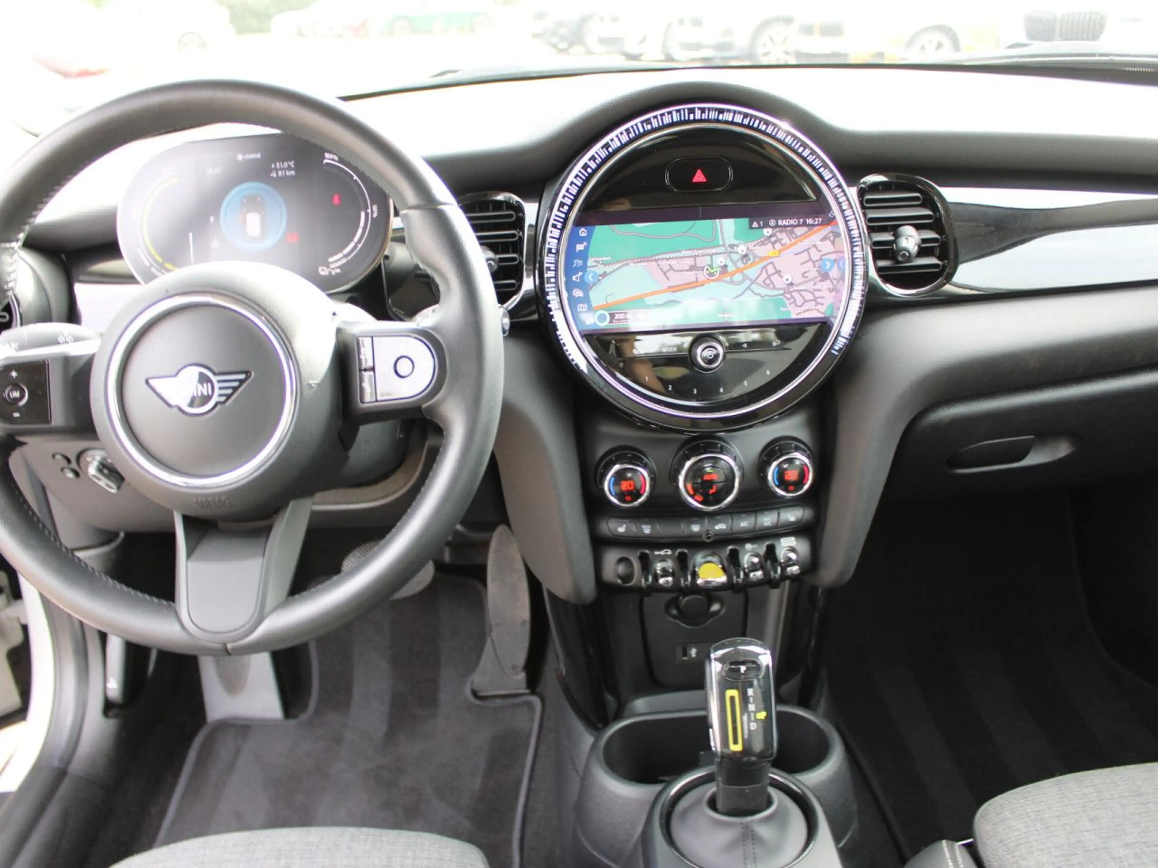 MINI Cooper SE Sports.PanoDach Navi LED Sitzh.Alu17" — photo 11