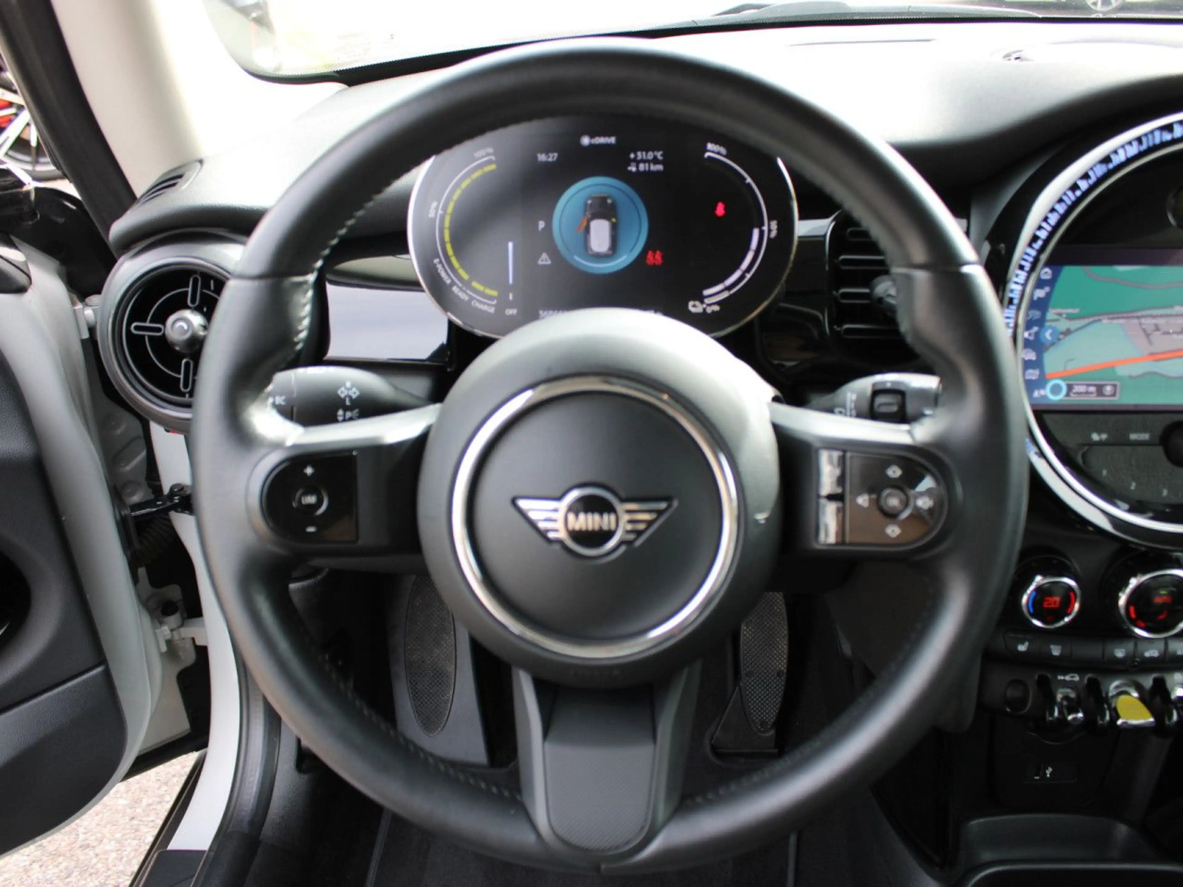MINI Cooper SE Sports.PanoDach Navi LED Sitzh.Alu17" — photo 12